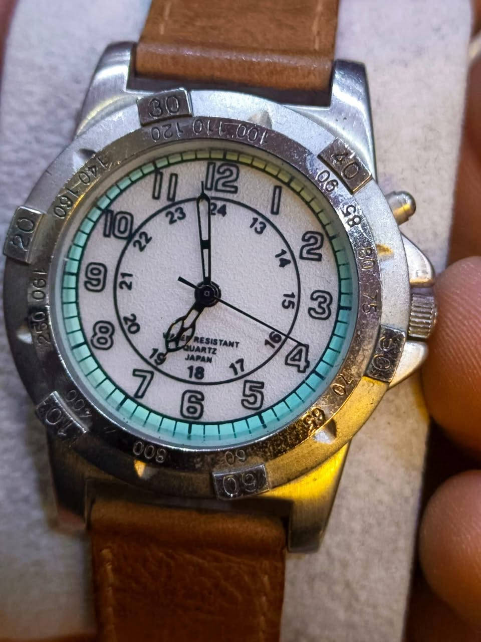 ساعات للبيع كل وحده وسعرها


**إذا كنت صاحب هذا الإعلان وتريد حذفه لأي سبب، رجاءا أرسل رسالة إلى الدعم الفني**