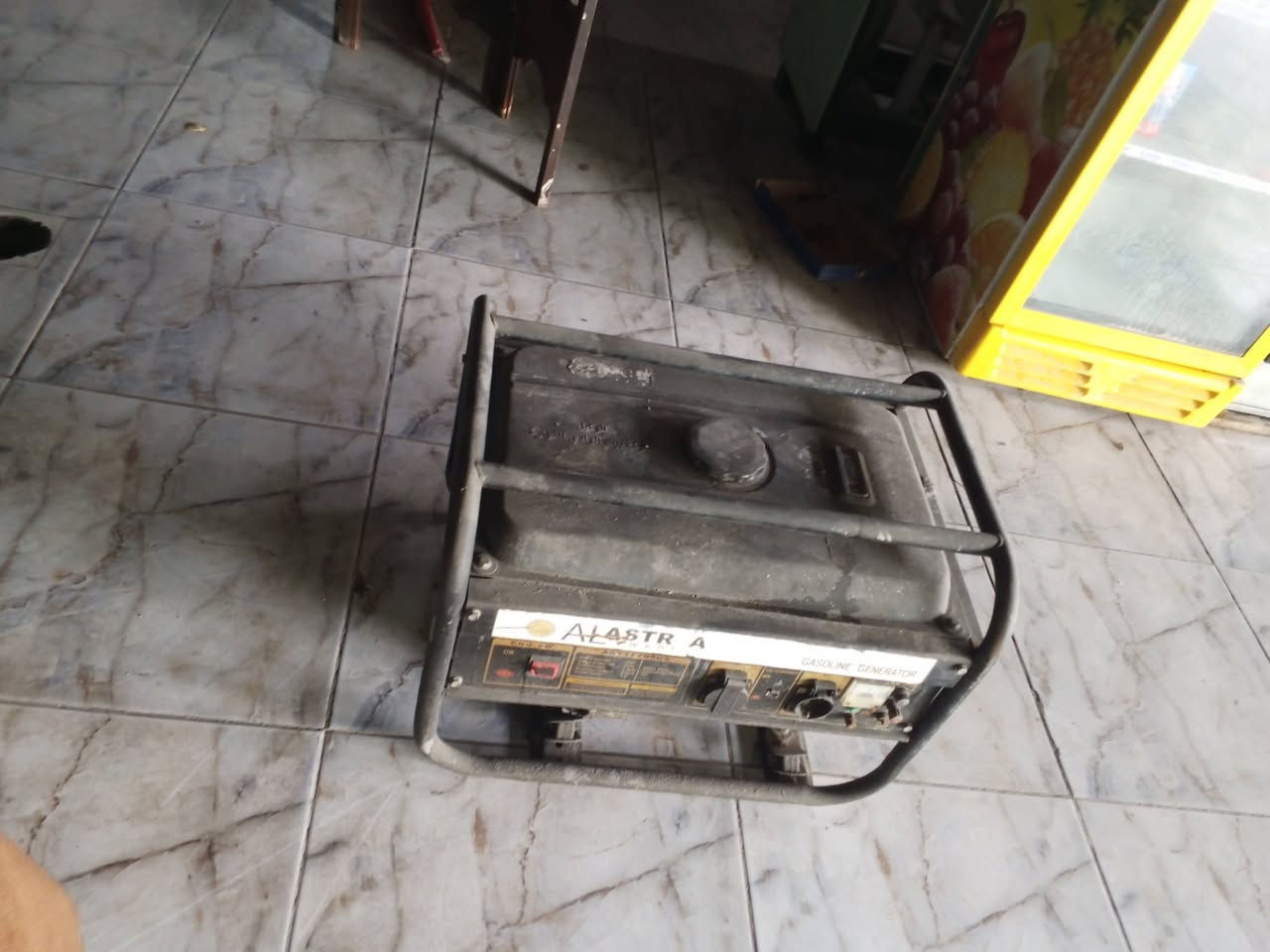 مولد لبيع كلشي مابيها نضافي محرك فول سعر ١٠٠ وبيها مجال لتواصل ***********
