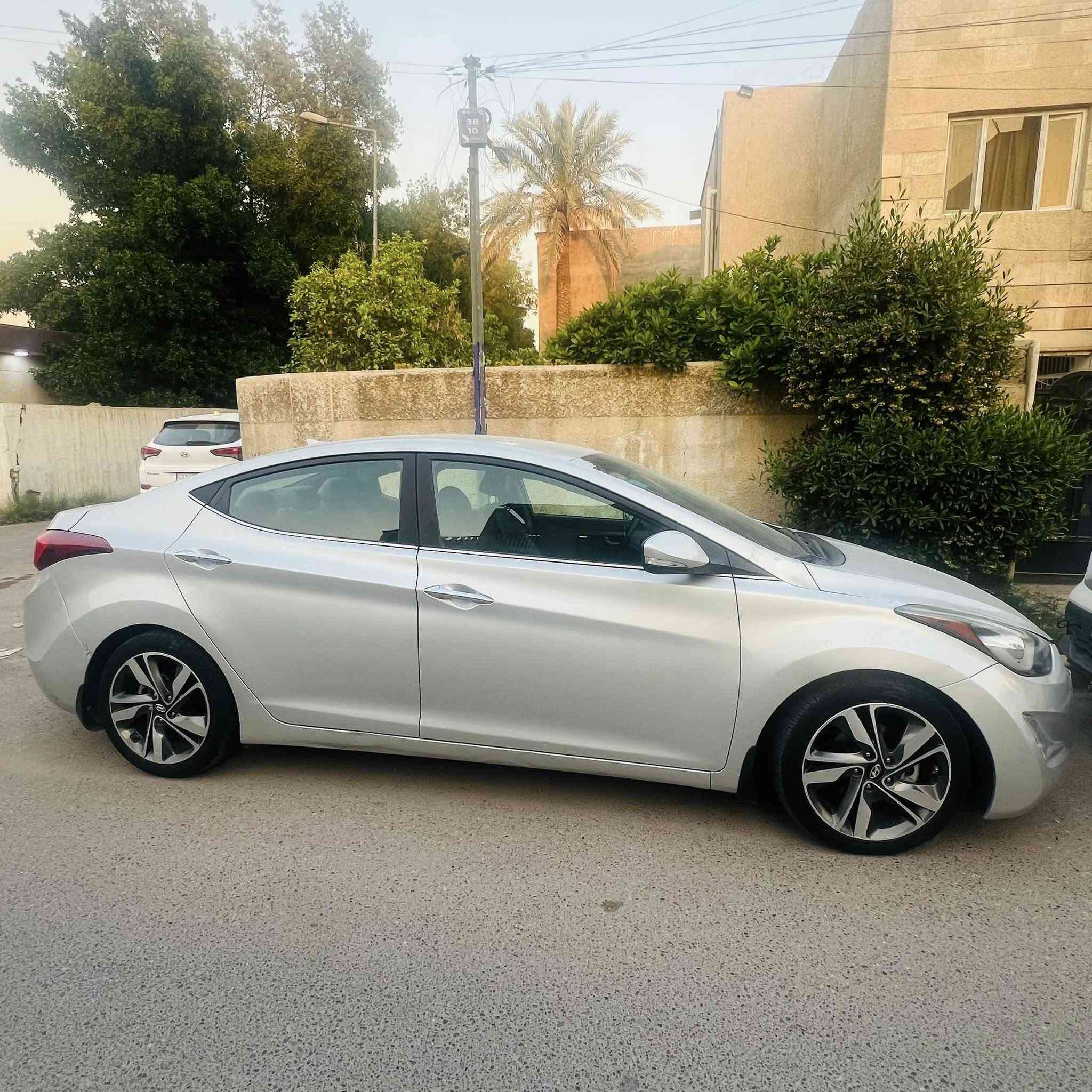 النترا ٢٠١٥ وارد امريكي لمتد للبيع 
ماشية ٦٣٠٠٠ميل 
جديدة لوك 
بدووون ايرباك
كشنات جلد
تدفئة كشنات امامية و خلفية 
مود درايف 
Abs
سنتر لوك 
لايتات امامية لد 
بك لايت لد 
شاشة لمس 
صدر و حدادية ممتازة 
تخم تايرات جديد 
كير مجفت قبل ٣ سنوات و ممتاز 
محرك ممتاز  
تبريد فول خير من الله
البنيد نفس اللون مبدل و مرشوش كلير لتوحيد اللون
الجاملغ الامامي اليمين مبدل اصلي تفصيخ   
بيها شبر جراد بالتكمة الامامية اليمين و اليسار اثر رجوع البنيد عليها خلال الشحن من امريكا 
بيها طعجة خفيفة جدا بالدوسة جهة اليمين 
السعر 110 وبيها مجال 
للاتصال 
***********
