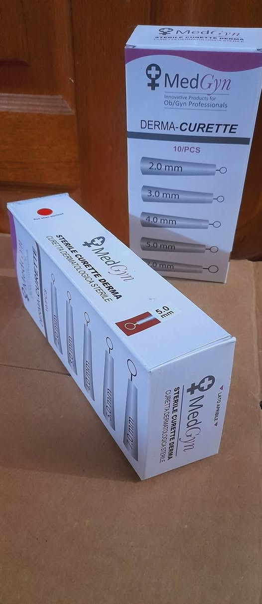 (Derma-Curette) من شركة MedGyn. 
كاشطات طبية معقمة – أداء احترافي بثقة عالية
كاشطه جاهزة للاستخدام ولمرة واحدة، بدون الحاجة لإعادة الشحذ أو التعقيم ✅
توفر لك دقة عالية، أمان، وسهولة أثناء العمل الطبي.
✨ المميزات:
حافة حادة من الفولاذ المقاوم للصدأ
مقبض مريح لثبات وتحكم أفضل
المقاس محفور على كل كحتة لسهولة الاختيار
متوفرة بمقاسات (4\5\7)
معقمة وجاهزة فوراً للاستخدام
🏥 مناسبة لـ:
الأمراض الجلدية | الجراحة | طب الأقدام | الأورام | الطب البيطري
📩 للتواصل والاستفسار يرجى مراسلتنا على عبر واتساب***********.للبيع جمله ومفرد.للمعرفه المزيد عن هذا المنتج ضغط على هذا رابط https://share.google/78tIJujNgakIbd9Xa
