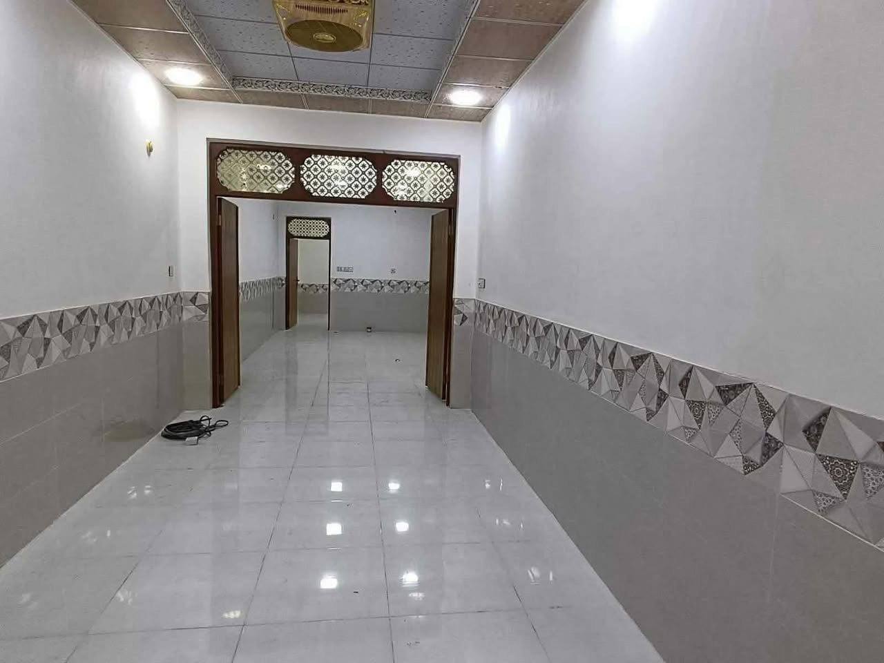 بيت للبيع 120 متر طابو صرف ( الوجه 6 والنزال 20)

حي ميسان قطاع 24 .. عرض الشارع 12 تبليط

بناء جديد 2026 درجة اولى … صب كونكريت مسلح

يحتوي على طابق ونص

الاول / غرفة وصالة واستقبال ومطبخ ومكشوفة
       وصحيات داخلية وخارجية طارمة

الثاني / غرفة وصالة وصحيات

السعر 150 مع المجال

للاستفسار *********** مكتب القلعة بحي ميسان
