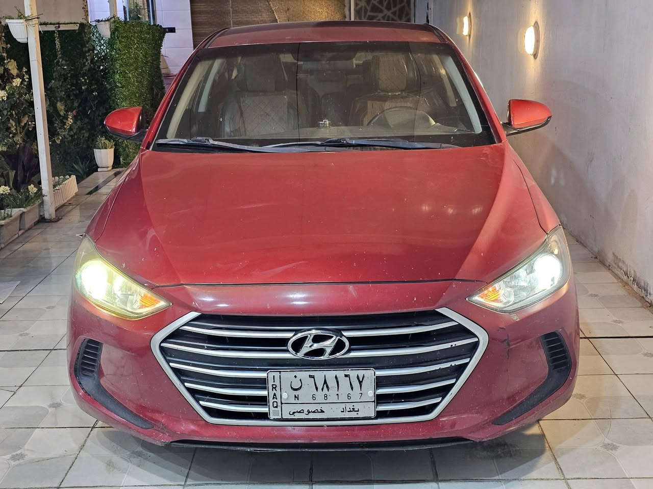 📣 للبيع: هيونداي إلنترا (Hyundai Elantra) - مواصفات مميزة ورقـم  بغداد مميز
• ​النوع: هيونداي إلنترا (Hyundai Elantra)
• ​اللون: أحمر ماروني مميز
• ​اللوحة: رقم بغداد - خصوصي (68167)
​✨ المـواصـفـات:
• ​المحرك والمنظومة: محرك، كير، وتبريد ثلج بحالة ممتازة وجاهزة للاستخدام فوراً.
• ​التحكم: تحكم ستيرن (مقود) متكامل (صوت + مثبت سرعة/كروز كنترول).
• ​الشاشة والترفيه: شاشة  داخلية تدعم أنظمة التشغيل الحديثة مع كاميرا خلفية للمساعدة على الركن.
• ​الداخلية: مقاعد مكسوة ومحمية بالكامل، الغرفة نظيفة جداً وبحالة ممتازة (تظهر في الصورة).
• ​نظام القيادة: تحكم بوضعيات القيادة (Drive Mode) لتوفير الوقود أو القيادة الرياضية.
• ​المظهر الخارجي: ويلل ألمنيوم (رنق) بلاد، 
• مع إضاءة LED أمامية مميزة (واضحة في الصورة ).
​🔍 تفاصيل حالة البدي (بكل أمانة وشفافية):
• ​المظهر العام: السيارة بحالة ممتازة وجاهزة ومظهرها الخارجي نظيف جداً (كما هو واضح في الصور).
• رقم شاصي: ​5NPD84LF2HH200068
•  ​ملاحظات :
◦ ​وجود أثر "تأثر بالمسح أو ضربة شمس" خفيف في صبغ السقف من الخلف (واضح تماماً في الصورة ).
◦ ​وجود بعض الخدوش السطحية الطفيفة وتكحيل بلون السيارة على المصد (الدعامية) الخلفي والجانب (كما يظهر في الصور).
​💰 السعر:
• ​السعر المطلوب: 110 ورقة (11,000$ دولار أمريكي).
• ​المفاوضة: السعر قابل للتفاوض البسيط للشاري الجاد بعد المعاينة والرجوع للسيارة.
​📞 للتواصل والاستفسار:
​السيارة مرقمه وجاهزة للتحويل السريع والمباشر، للمزيد من التفاصيل أو لتنسيق موعد الفحص، يرجى الاتصال على:
*********** (أو التواصل مباشرة عبر الواتساب)
