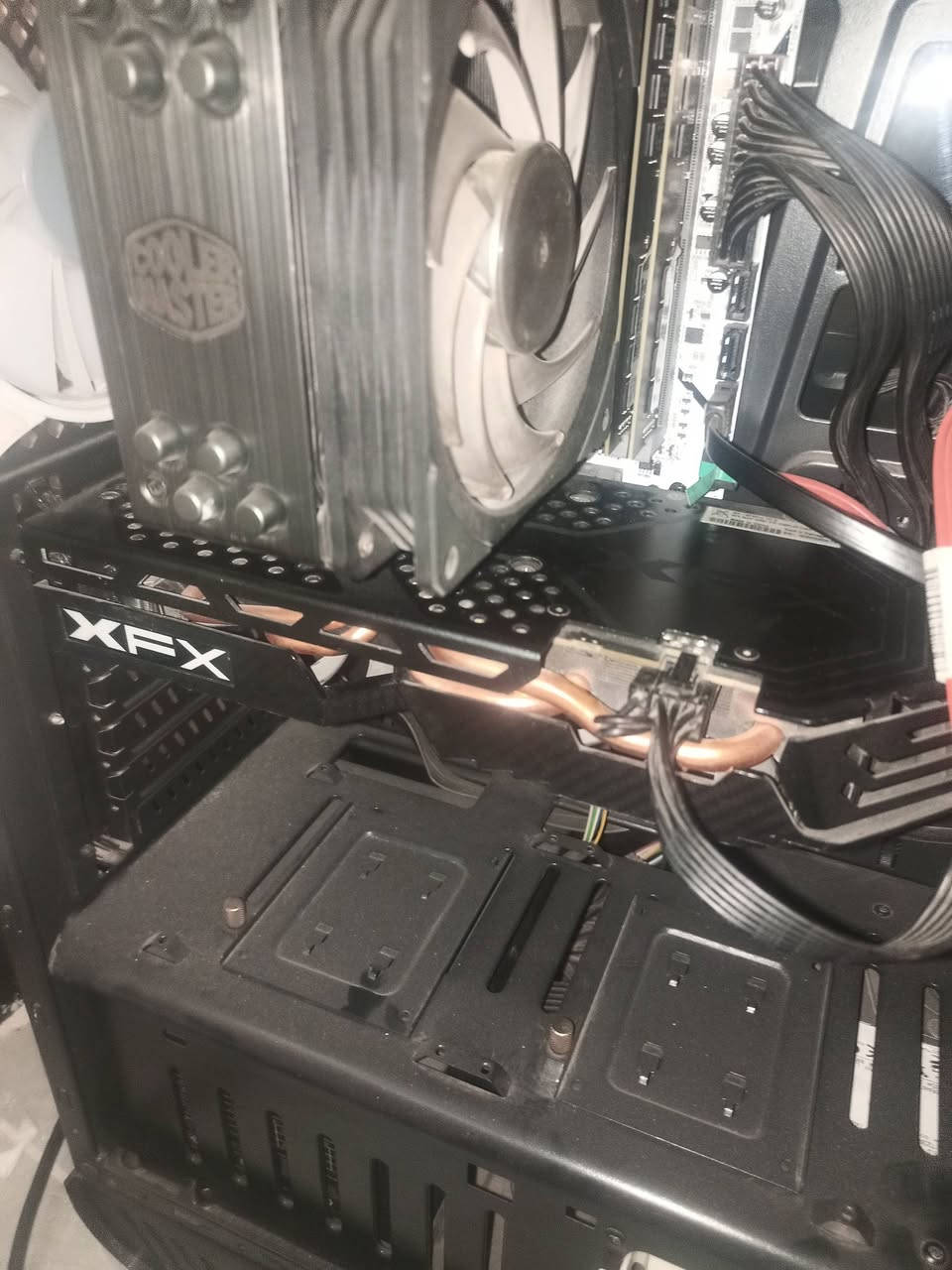 كرت RX 580 8gb للبيع مستعمل
السلام عليكم ورحمه الله وبركاته 
كرت شاشة RX 580 8gb 
كرت نظيف ولوز بالشغل ك استخدام مكتبي لو العاب من متوسطه لقوية وتكدر تشوف مراجعاته على اليوتيوب ويعتبر اقتصادي ممتاز جدا، ومحافظ عليه وشاد يو بي اس حتى اتجنب اي عطل ممكن يصير بالكهرباء مالته والحمدلله، وينطيك نتائج حلوة بالعاب نفس روكيت ليق، فورتنايت، فالورانت،روبلوكس وببجي لو جنت تحب تلعب اونلاين وتريد فريمات. 

السعر 90 الف دينار عراقي 
مكاني بغداد، الامين
***********
ومن الله التوفيق 🤍
