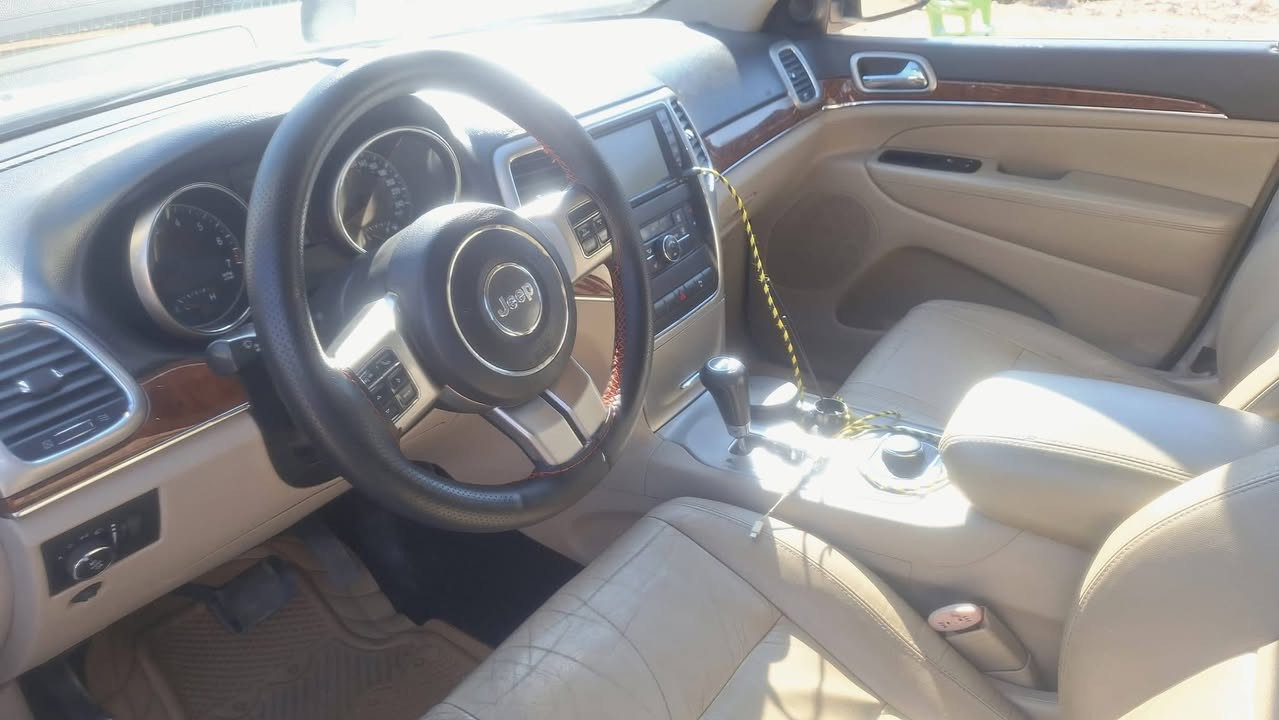 السلام عليكم
جيب 2013 فوول مواصفات اعله فئه  خليجيه رقم بغداد 

مكفوله من كلشي بيه شويه صبغ بالجاملغ الخلفي والباقي مكفول ***********

السعر 190$
