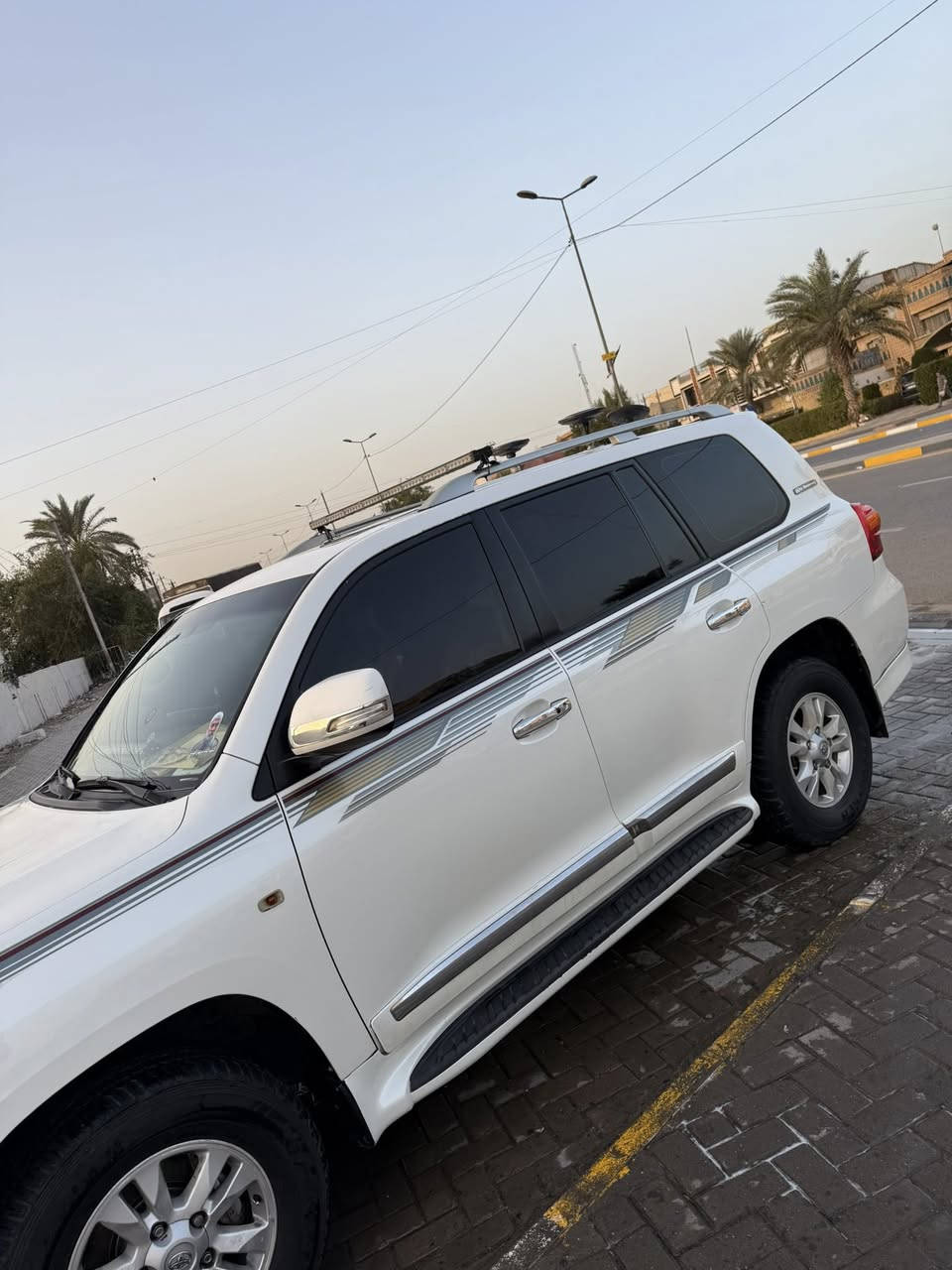 السلام عليكم لاندكروز 2009 محدث 14 رقم بغداد باسمي كير مكينة تبريد تخم تاير كله كفالة ماشية 177 الف حقيقي بيها صبغ صفحة اثر شخوط باسمي تحويل ثاني يوم مكاني بغداد حي العامل رقمي *********** السعر. 270 وبيها مجال بسيط
