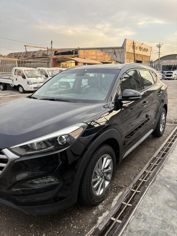 سلام عليكم
توسان 2017
ماشية 140 الف

وارد أمريكي 
سونار بل صور موجود
السعر 142 ورقة 
مكان السيارة بغداد

للاتصال ***********
