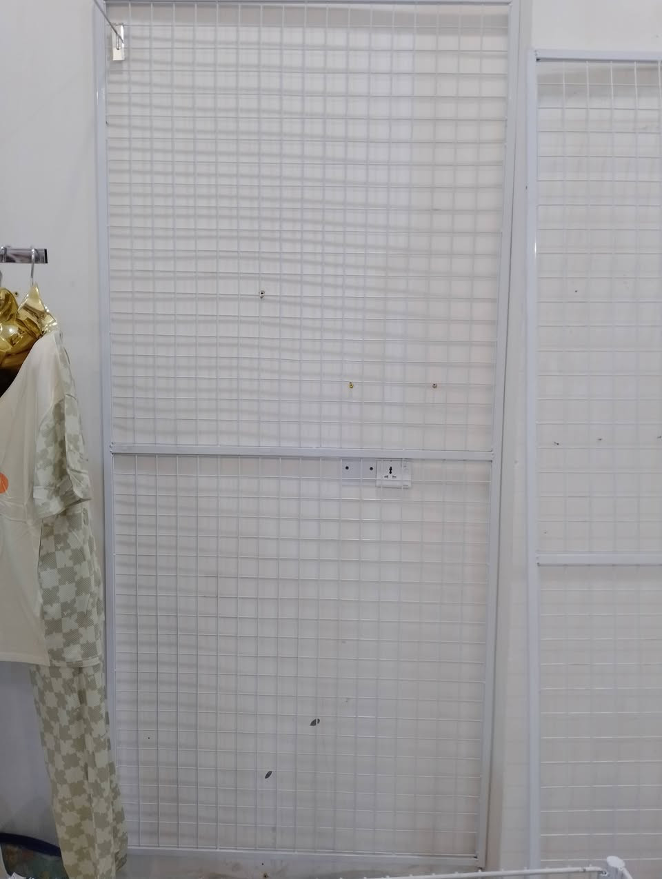 مواد للبيع فاترينة مشبكة تعليق عدد 3
مع سلة قياس 90
كربلاء 
***********
