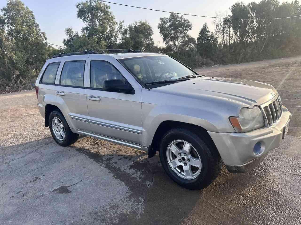 جيب شيروكي لمتد 2007
مشروع وطني رقم بغداد السنوية لغاية 2027 
اللون شمباني بلادي
السياره بلادي خاليه من العيب الشرعي 
حداديه وسط نظيفه طخم تايرات جديد 
مكينه وكير خير من الله 
محركها 8 سلندر تبريد شغال  
ايرباكات كلها سليمه 
السعر 84 ومجالها قليل
 مكاني ناصريه 
 متوفر ماسنجر او الرقم ***********
