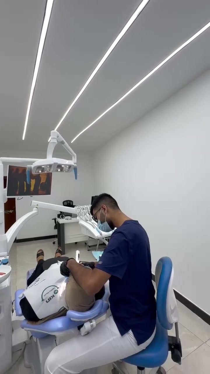 ✨ نتقدم بالشكر إلى مصطفى سعد جبار   على ثقته بمدينة الكهرباء في تنفيذ واختيار حلول الإنارة المناسبة لعيادته.

اختيار نوع الإنارة، قوة الإضاءة، وأماكن التوزيع كلها تفاصيل تصنع فرقاً كبيراً بالنتيجة النهائية.
في هذا المشروع قمنا بدراسة المساحات داخل عيادة الأسنان واختيار وتوزيع الإنارة بالشكل المناسب لضمان:
✔️ إضاءة مريحة للطبيب أثناء العمل
✔️ رؤية أوضح وأدق أثناء الإجراءات الطبية
إذا عندك مشروع أو عيادة أو مكتب وتحتاج استشارة باختيار الإنارة المناسبة، فريق مدينة الكهرباء جاهز لمساعدتك من مرحلة التخطيط وحتى اختيار المنتجات المناسبة. ✨

🔹 خصومات لأصحاب المحلات الكهربائية، المصممين، وشركات البناء.
🔹 تقسيط لموطني الرواتب على مصرف الرافدين وبدون مقدمة.

📍 الموقع: الشورجة – عكد النصارى، مقابل جامع الخلفاء
📞 للاستفسار والطلب:
***********

🕗 أوقات الدوام:
من الساعة 7 صباحاً إلى الساعة 9 مساءً

#مدينة_الكهرباء #إنارة #تصميم_إضاءة #عيادة_أسنان #ديكور_داخلي #إضاءة_طبية #بغداد #العراق #LightingDesign #DentalClinic
