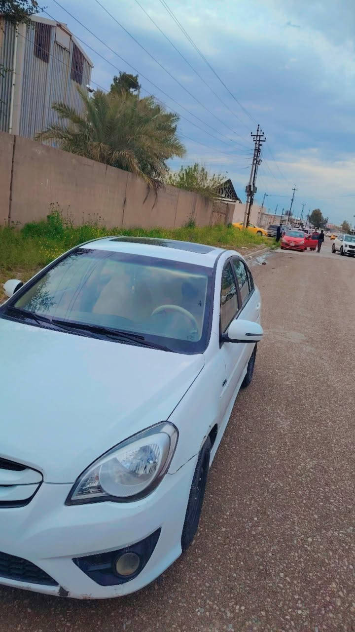 اكسنت خليجي موديل 2011 فول فتحه اشاير بلمري بيها بابين وجاملغ خلفي بدون دواخل ابيع صفحه البجم كبس الحوض كبس ولا طخه وصور الحادث موجوده عندي الصدر جديد قبل شهر مبدل وتخم تاير جديد سيارة جاهزه بسمي ماشية 180 مكاني كركوك *********** السعر 75 وبيها مجال ان شاء الله
