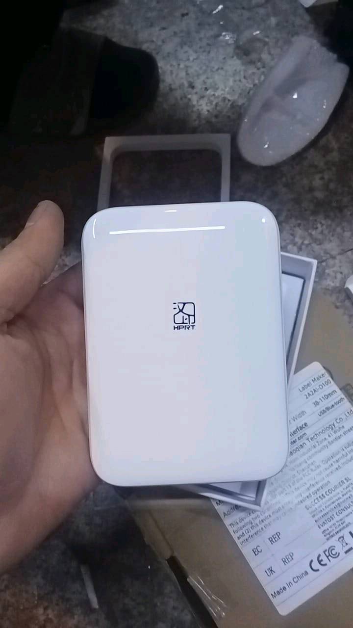 طابعة صور محمولة HPRT MT53 أصلية
ماركة معروفة بجودة الطباعة والاعتمادية
🔹 تقنية الطباعة: ZINK (بدون حبر)
🔹 الربط: بلوتوث
🔹 تدعم: Android و iOS
🔹 حجم الطباعة: 2×3 إنش
🔹 دقة طباعة عالية
🔹 بطارية مدمجة قابلة للشحن
✅ تطبع الصور مباشرة من الموبايل خلال ثواني
✅ حجم صغير وسهلة الحمل
✅ مناسبة للهدايا، الذكريات، الرحلات والمناسبات
📦 الحالة: شغالة 100%
📦 تجي ويا الكارتون الأصلي وجميع ملحقاتها
📦 مجرّبة وجاهزة للاستخدام
📩 للمراسلة والاستفسار خاص
سعرها الف45 وبيها مجال للشراي
يتوفر توصيل لجميع محافظات العراق 5 الاف فقط