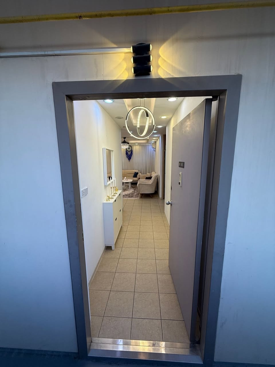 للبيع 100م غربي شقه من اجمل الشقق في بسمايه شقه متعوب عليها اثاث وديكورات ديلوكس بل عافيه على الياخذها سعرها 80 مليون على نضام القديم قسطها 410 مصفره جميع الخدمات طابق ثامن مجمع B3
للاستفسار ***********
