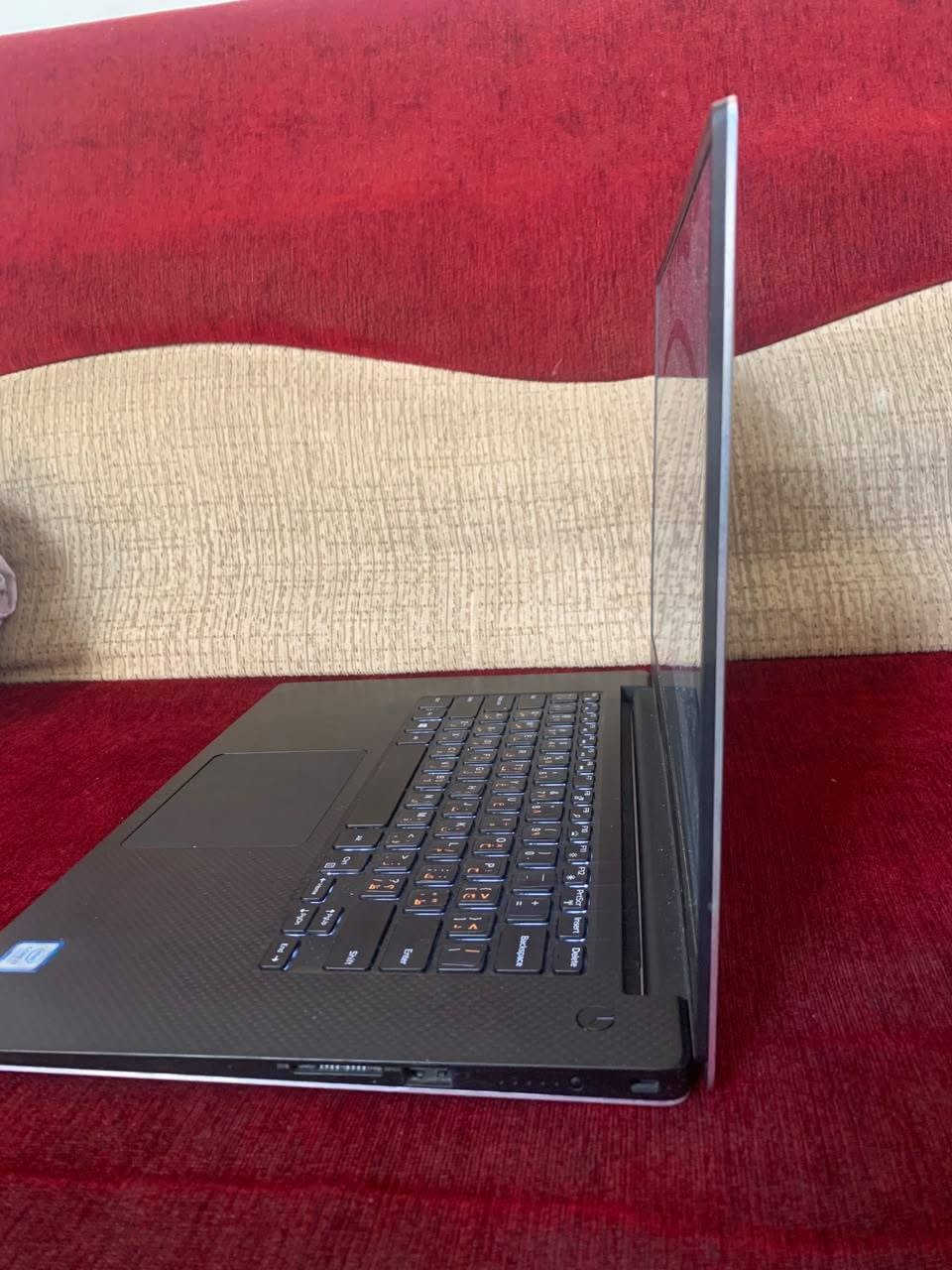 لابتوب DELL للبيع نضيف كلش
 i7 gen 7 hq
كرت خارجي ٤  رام ١٦
حجم الشاشة 15
 سوبر سلم
السعر 370 الف وبي مجال شي بسيط 
الرقم ***********
