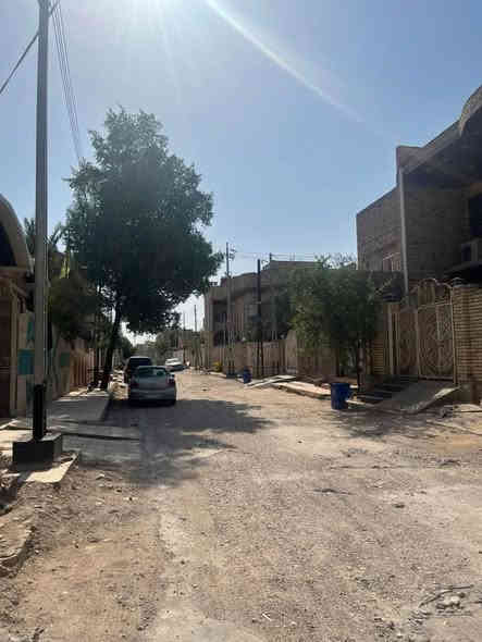 المساحة ٢٢٠ يحتوي القاط الارضي على ٣صالات وغرفه نوم ومطبخ والصحيات والقاط الثاني ٤ غرف والصحيات الارضيه مرمر والدرج مدور  الموقع قطاع ٢٨ مقابل دائرة التنفيذ فرع مصرف الاتحاد العراقي ومصرف الجنوب 
للاستفسار مراسله الصفحة او الرقم ***********
