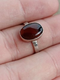 خاتم عقيق يماني اصلي ذمة خنصر جدا ناعم فضة ٩٢٥ صياغة ملائي اكرر ناعم ج...