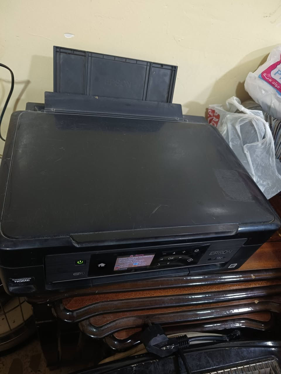 تخت نفر نضيف السعر 25- راوتر جي جديد السعر 10- كونفيرا حجم كبير السعر 75- لوكر حديد السعر 25- الشراي يتصل ***********-‏‪0750 791 3697‬‏ وادي حجر
