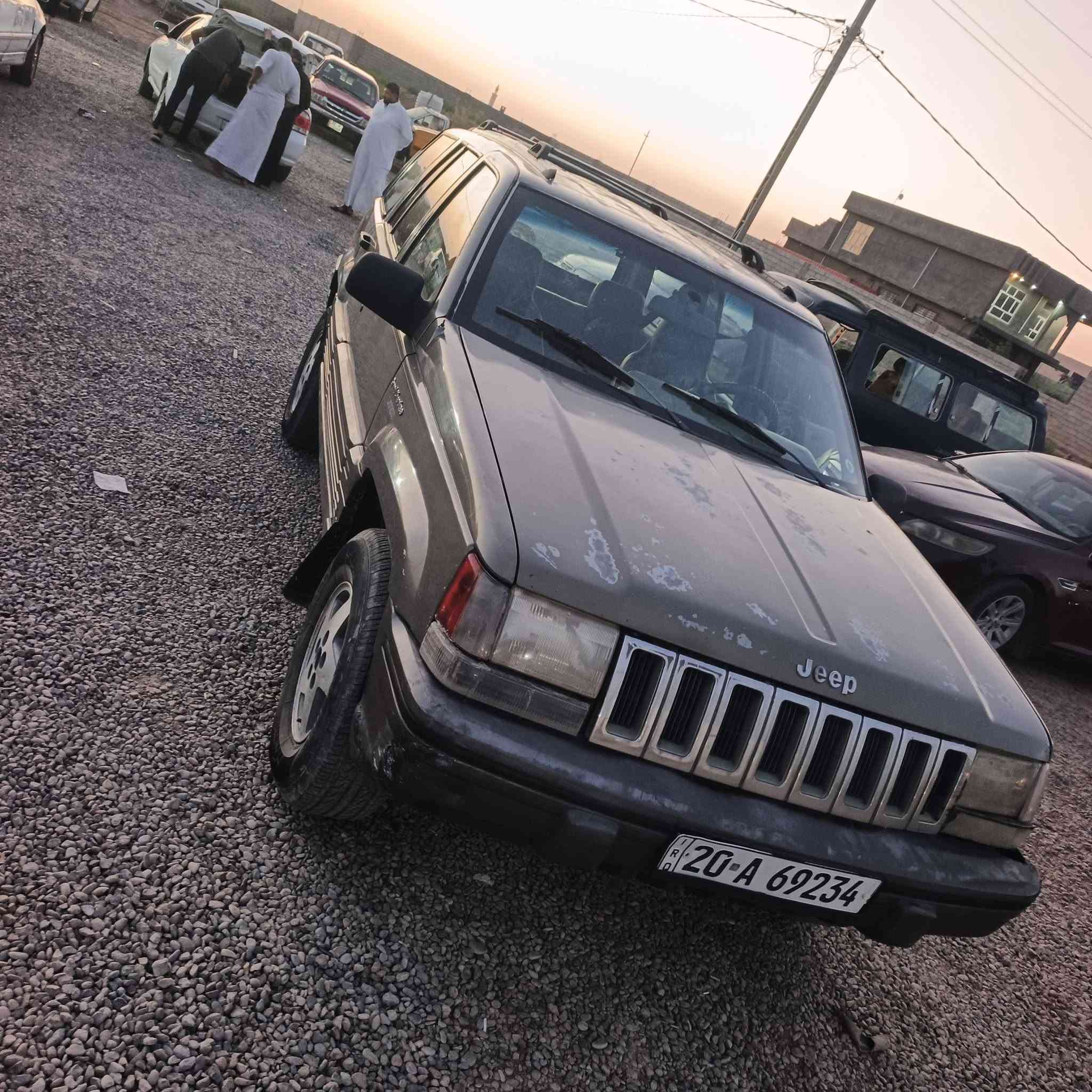 السلام عليكم جيب شيروكي موديل للبيع أو مراوس 95 سياره خير من الله كفاله من الصبغ وبدون ضربه بلاديه من الطول لطول كير صدر تخم تاير دواخل بلاد كلهه مكينه بلاد تبريد نقص بس كمريسر البقيه كفاله من كلشي مراوس حسب القناعه مكاني ديالى خان بني سعد 
*********** وتساب 
*********** اتصال
