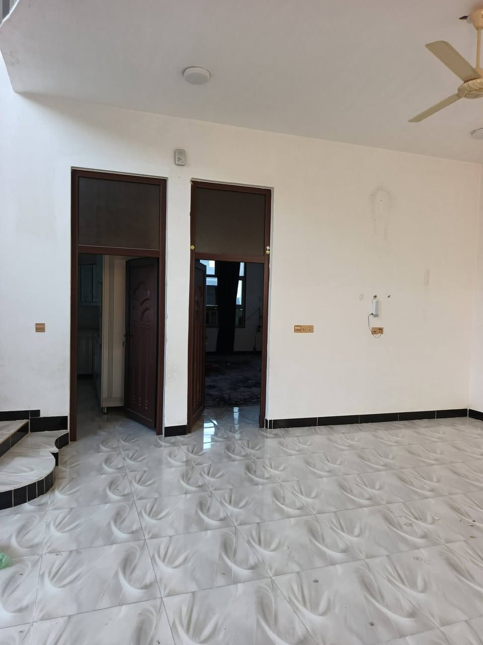بيت للبيع بعقوبة باب الدرب ٢٥٠ متر لواجهية ١٠ لنزال ٢٠ طابو السعر عل خاص الاتصال ***********

