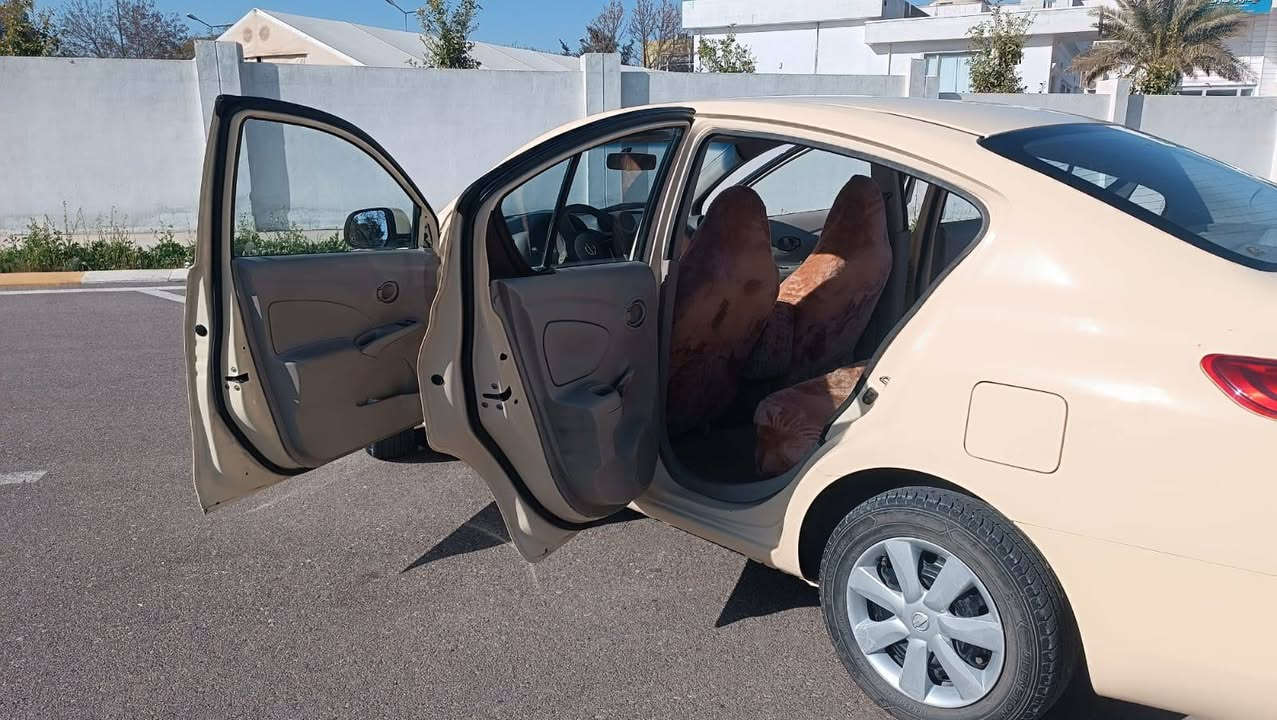 سەرەتا بەناوی خوا ئەم سەیارە بۆ فرۆشتن نیسان لاکشمیبای مودێل 2014 سەنەوی پلاسیک قیستەکان بەشەرت حاسیبە بەشەرت گێرو مکینە تەبرید کارەبای  هەمووی بی عیبە ژم خاوەن سەیارە نامە بۆ من مەنێرە  ژم***********
