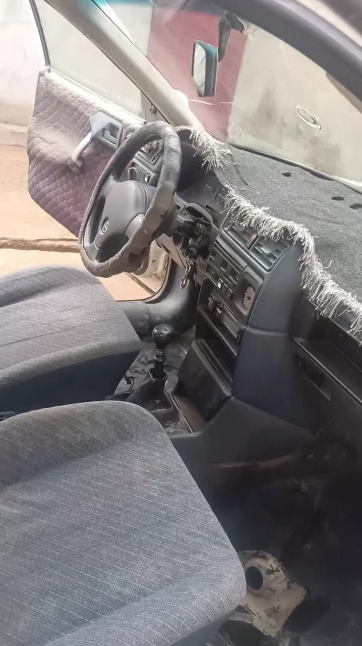 سلام عليكم اوبل فكتره
لون ابيض رقم دهوك
موديل 92 شرط تحويل
لا صبخ ولا معجون بيها 
 اشويه بل باب بارد وشويه بل جاملغ بس الباقي كلها الشرط 
كير عادي كير شرط مال كصه
محرك بديه صرف 
سياره حجم 20 
مكان موصل بعشيقه
السعر 40 وبي مجال
رقم هاتف *********** تحياتي للجميع
