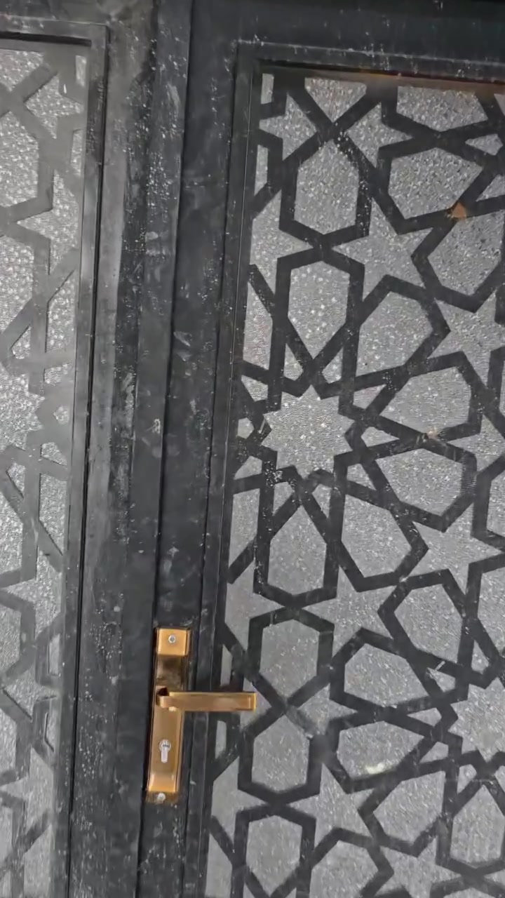 متوفر مشتمل 100 متر مربع حي النداء من ضمن عمارة ثلاث طوابق مقابل دوميز ثلاث غرف نوم وصالة طعام مطبخ وصحيات بدل الإيجار 300 ألف عقارات ابو وحيد ***********
