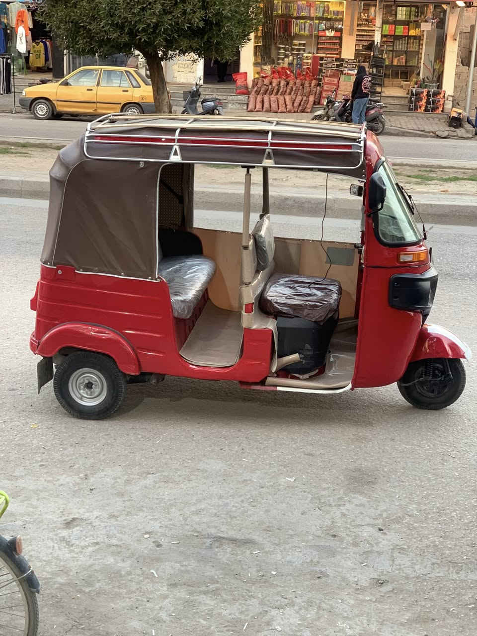 سلام عليكم ١٨/٨نضيفه مال جناي أوراق   مكانها كربلاء سعر ٥ملاين وبيها مجال نضيفه ومرتبه محرك جديد مال جناي يعني كله جديد بيها ***********بس وتساب بي لو  تجيني خاص ع فيس
