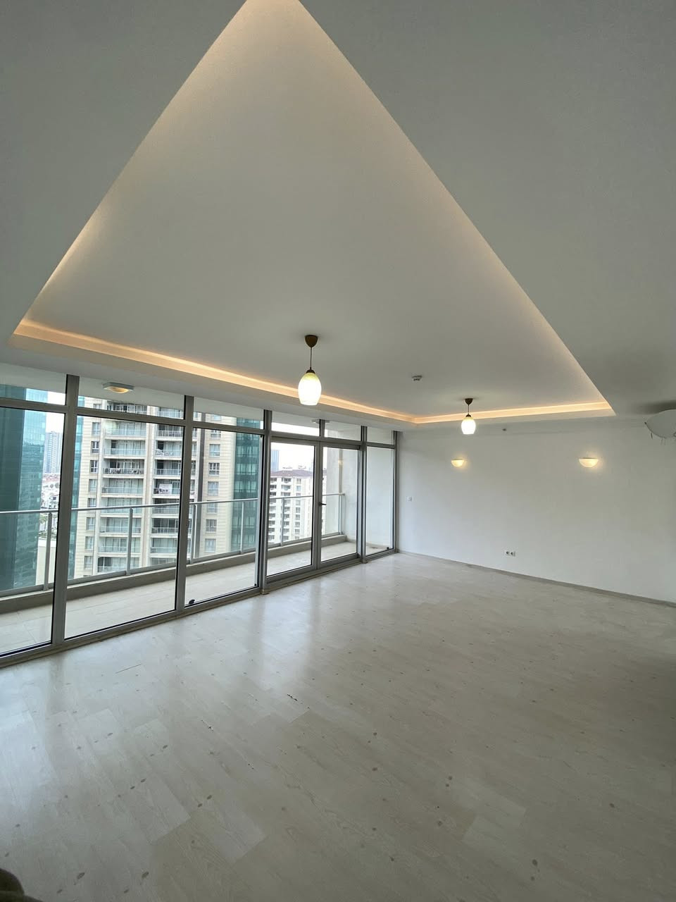 امپاير وينگ
🏢للايـجار  –  بۆ  کرێ

 ♦️– غرفتين و صالة  و مطبخ معزول / 1+2

 ♦️ –  لمزيد من معلومات تواصل على واتساب:

يوجد عروض للايجار و بيع و شراء في مربع الذهبي :

0750 099 89 89 📞

عقارات مۆنیتەر Monitor Real Estate
