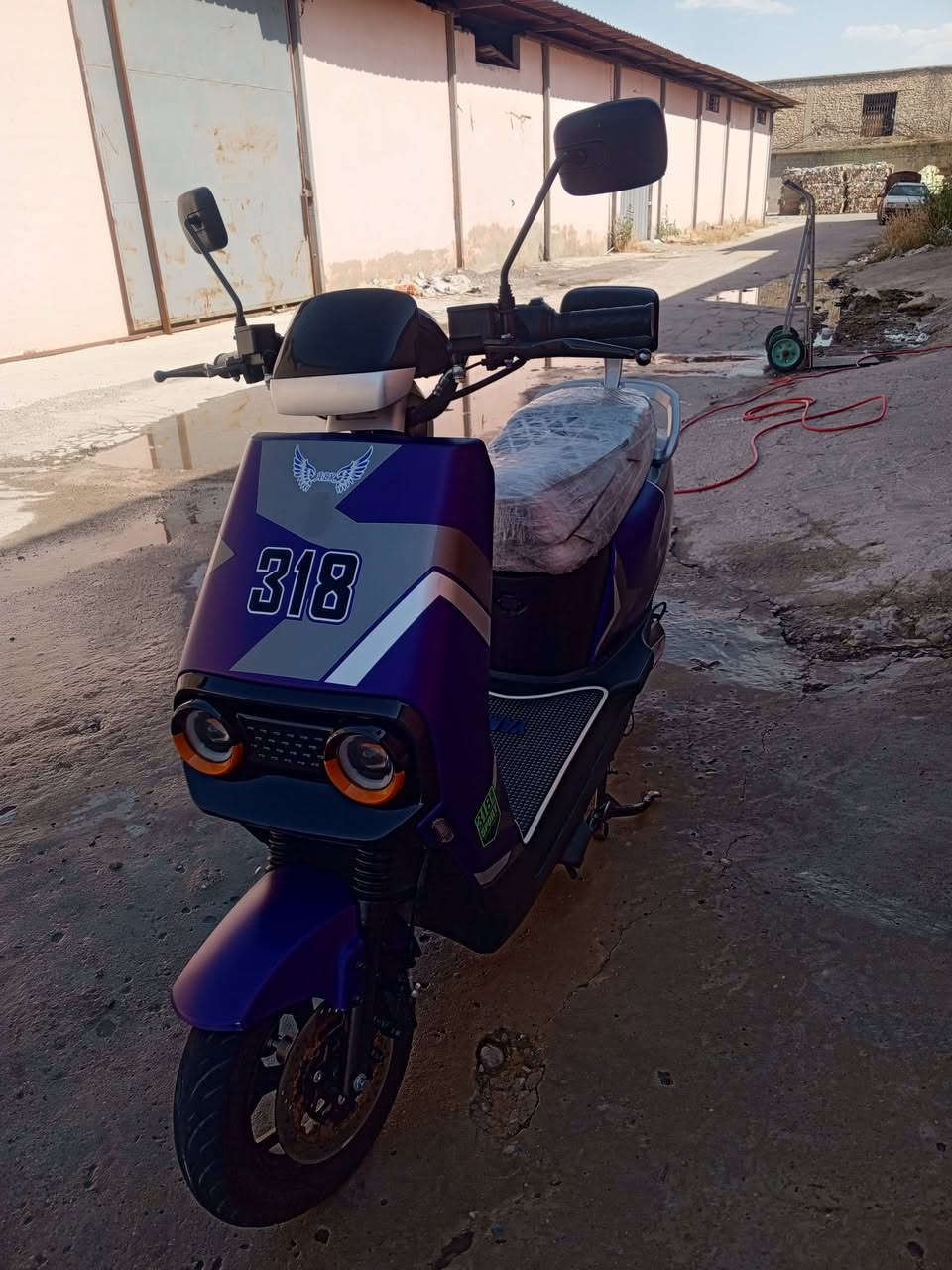 سلام عليكم
ماطور 318 للبيع
مواصفات
6 باتريات شرط
انطيك ملف عقل بطاريات شرط
شاحنه اصليه
بصمه وسويج
وايرمنيه كامل شغال وفول 
السعر 650 وبي مجال 
التواصل علا الرقم
*********** بي واتساب هم
