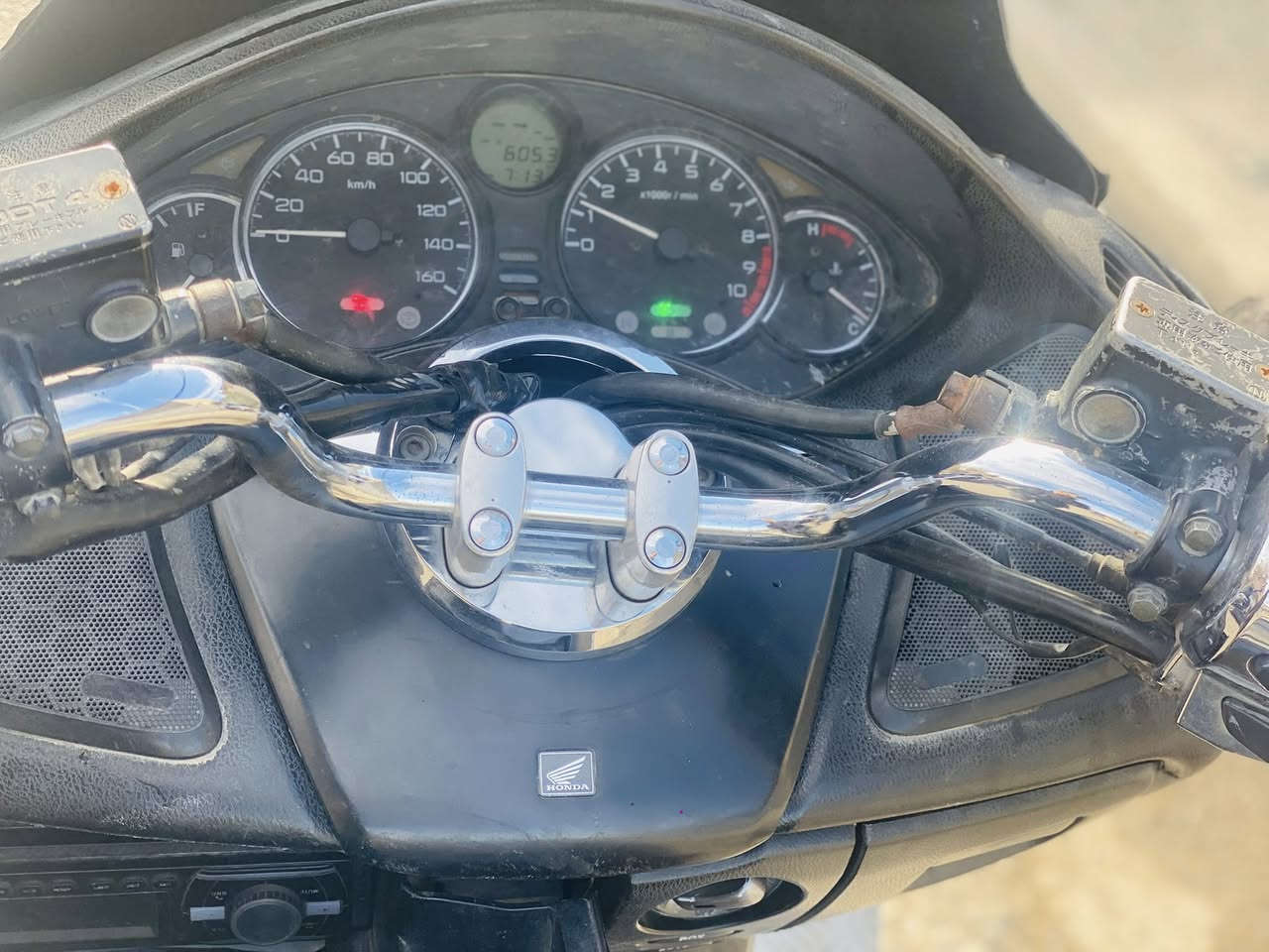 سلام عليكم فورزا صفر8   3تحويلات 6كير محرك شرط ما مفتوح اوراق اصوليه دراجه نضافه90/100كهربائيات كله شغاله مضومه سماعات ستاند حساس بريكات ABS مفوله سعرها1200وبيها مجال ***********
