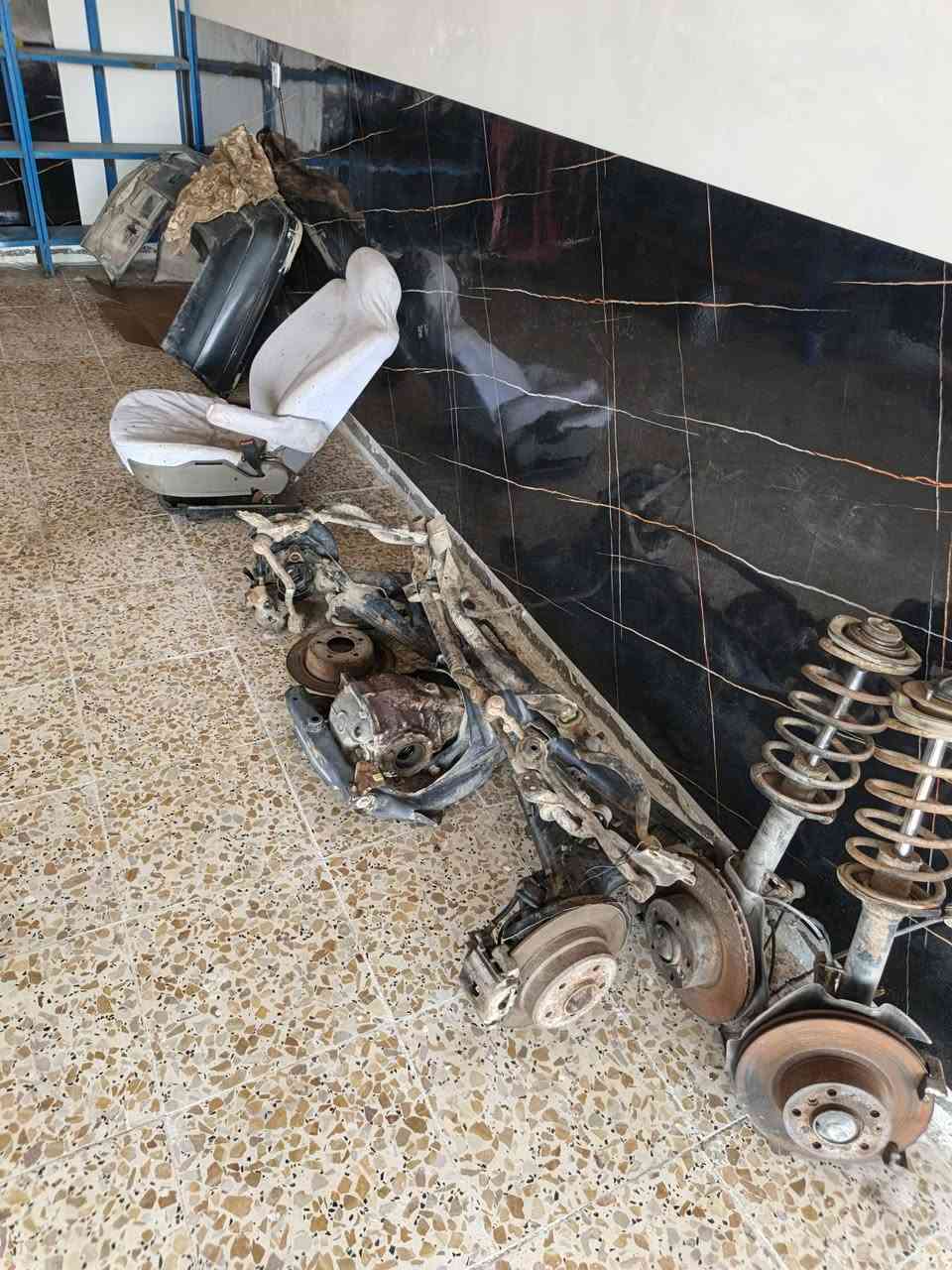 سلام عليكم متوفر قطع غيار وصيانه كافه سيارت بيئم دبليو 
بعنوانه الجديد جسر ديالى واشي تحتاجون اتصل على الرقم وتدلل ***********
