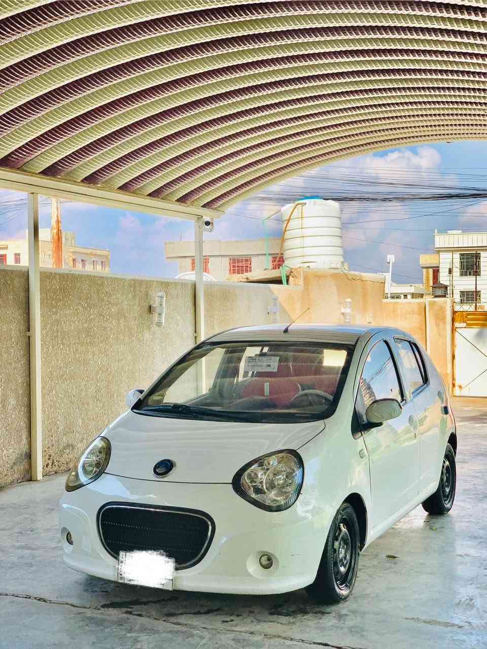 سلام عليكم چيلي باندة موديل 2013 سيارة جديدة  اي نقص ما بيها ماشيه 37  السعر 53حته جراد ما بيها السيارة تبريد شغال صدر امامي خلفي جديد تخم تاير جديد مكينه وكير جدد  مكان السيارة بغداد ***********
