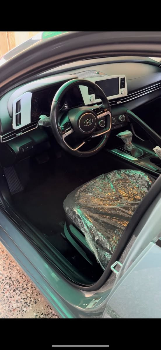 السلام عليكم                       للبيع الانترا 2022 وارد كندي. ماشيه 44                مواصفات بصمه  صندوق بصمه ترحيب  تشغيل عن بعد كشنات تتدفئه  حساس امامي خلفي لون مميز سمنتيه حادثها موضح ب صور مكفوله عدا حادثها   سعرها ب150 وبيها مجال رقم صاحب السياره *********** غير متواجد ع الفيس
