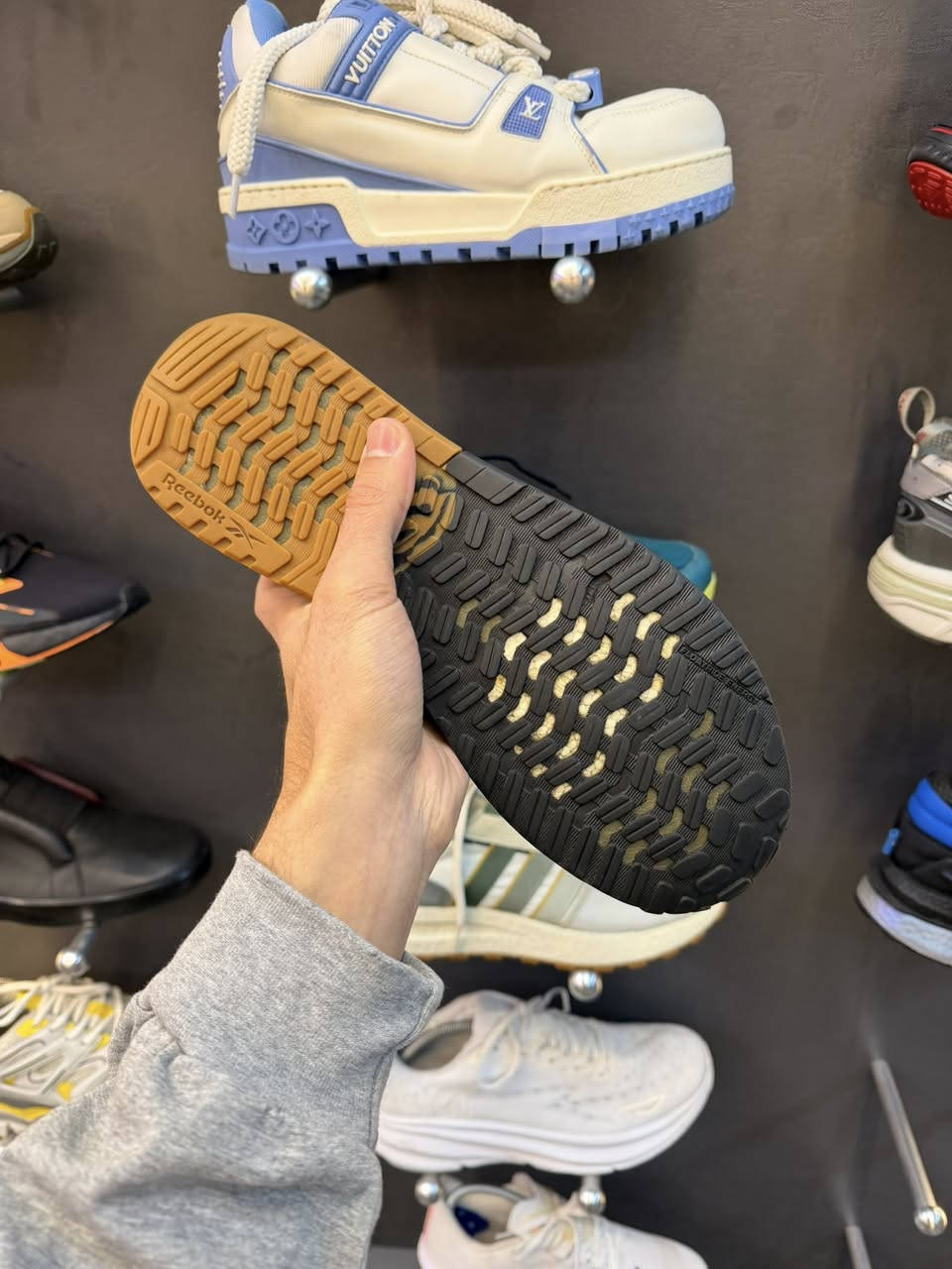 النوع/ريبوك
القياس/42
السعر/60 الف
📍بغداد-الحريه-مقابيل الضريبه
***********☎️
