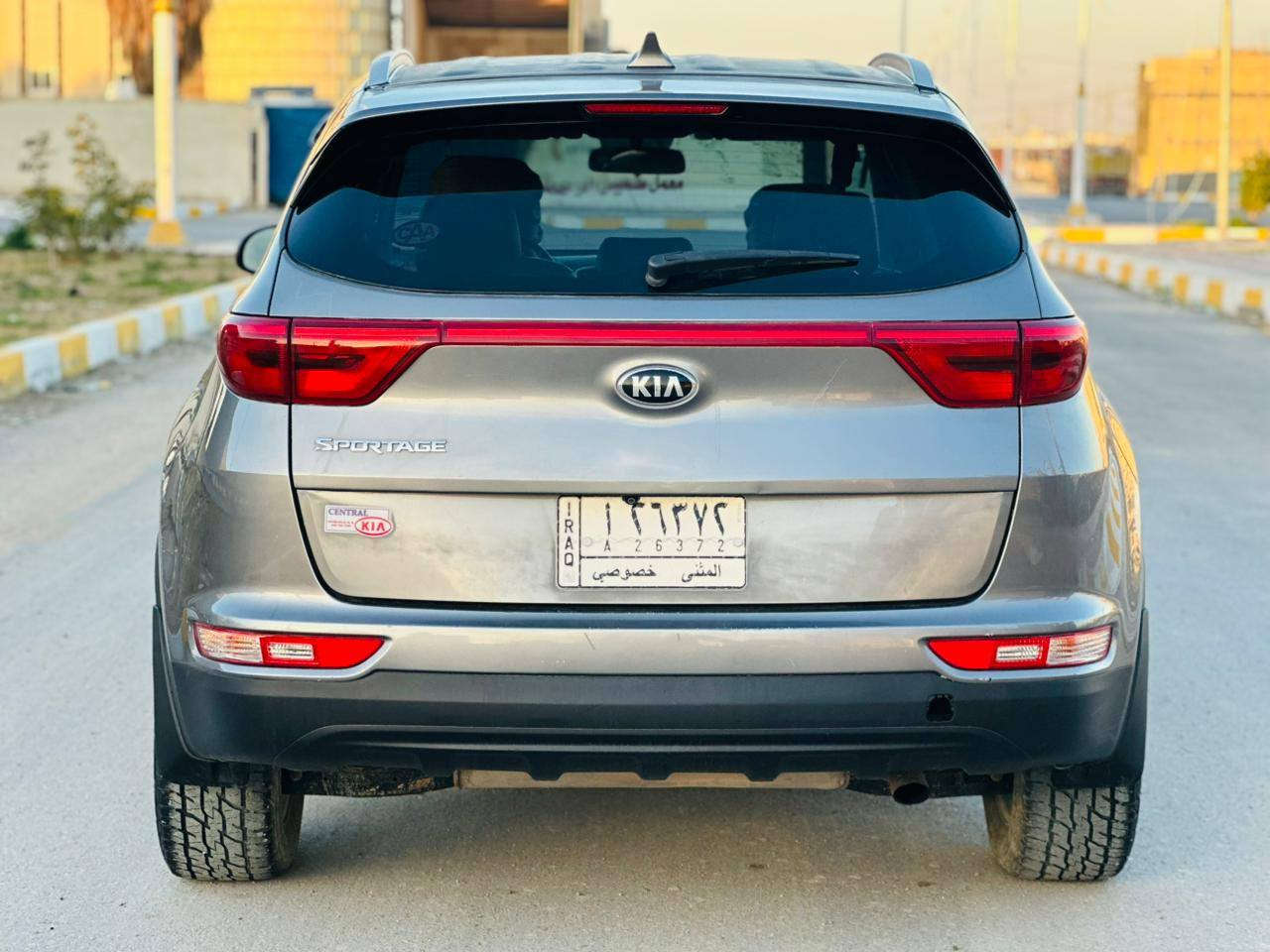 سلام عليكم 
اللبيع أو مراوس 
كيا سبورتج موديل 2017 شكل جديد رقم مثنئ حره تحويل مباشر 
وارد امريكي ضررها جاملغ وباب صبغ جها اليمنه بدون تبديل سياره 
مواصفات سياره 
شاشه حجم وسط 
كامرا خلفيه 
بصمه تشغيل 
كشنات جلد 
كشن كهربائي 
دواخل عسلي 
تحكمات ستيرن كامله 
مانع انحدار 
مانع انزلاق 
محرك 2400 
ويل كروم 
تبريد قطعتين 
سياره جاهزه وجديده الاخير 
كير محرك تبريد تخم تاير حداديه 
جاهزه الاخير 
# مكان - سياره - ناصريه
السعر 140 وبيه مجال 
الاستفسار أكثر ***********
