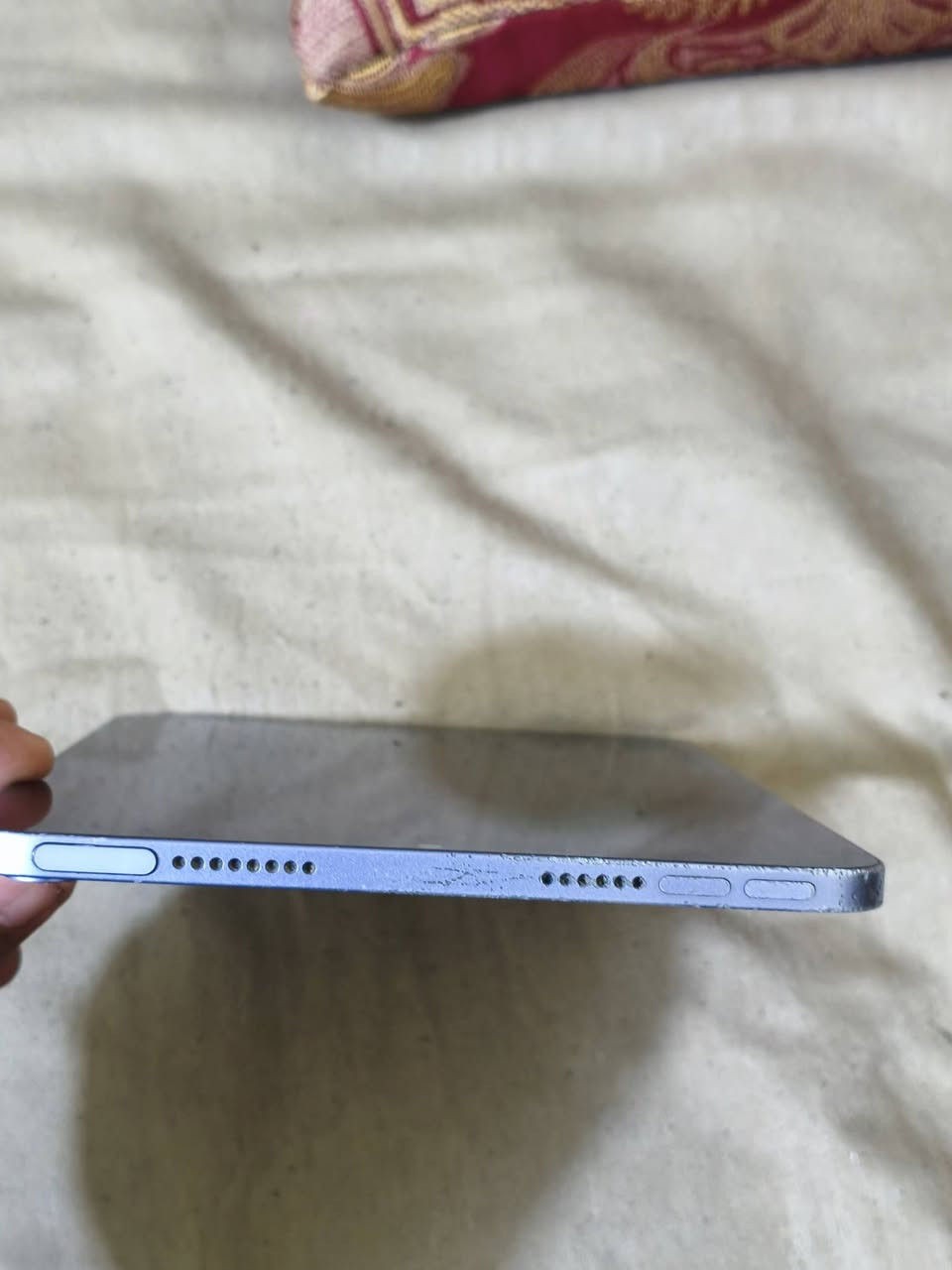 السلام عليكم iped mini 6 نظافه مالته 90٪ عيبه الوحيد كلبسات مال تعليه الصوت وتنصيه خربانه وشويه شخوط بل اطراف معالجه A15 Bionic مساحته 64 ورام 4 مرتب يفيد دراسه والعاب السعر 450 وبي مجال للتواصل ***********
