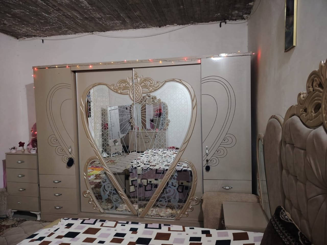 السلام عليكم غرفه نوم ملاكيه السعر 500بيها مجال الستفسار اتصال عل رقم ***********
