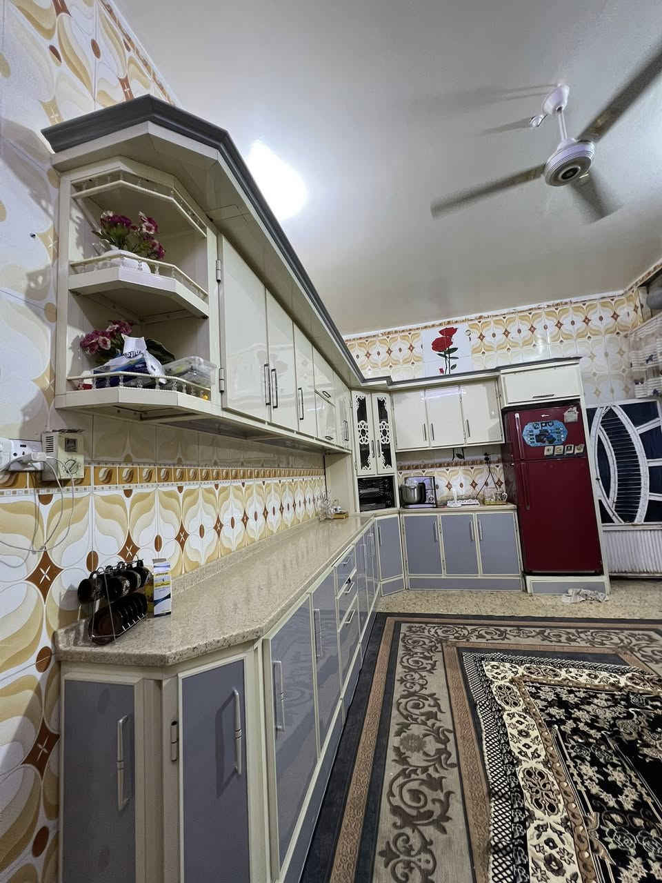 الدار للبيع المساحه 200م
نهاوند الثانيه على ساحه قرب الصيانه
رقم معامله كامله 
للستفسار ***********
