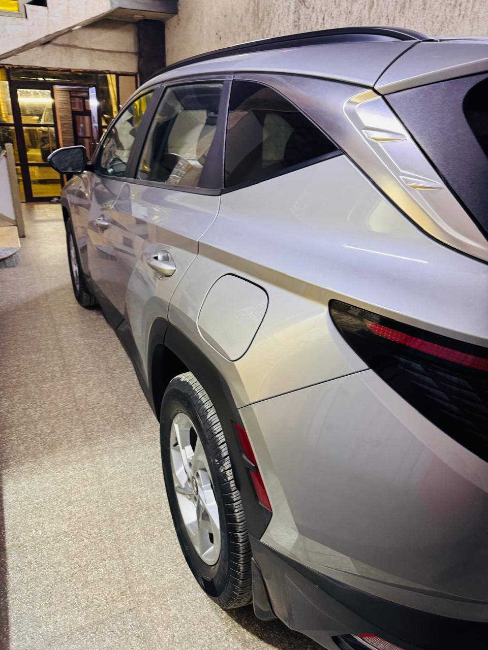 توسان رقم أربيل موديل 22 سياره جديده ماشية 60 الف سياره حادثها فقط بنيد لا شاصي ولا بدنه كلها ليبل واحد مواصفات فول الفول عدى الفتحه كشنات كهرباء تدفئه تبريد داخل الكشن سايد بريك كهرباء شاشة كبيره بصمه تشغيل عن بعد ب 180 بيها مجال شي بسيط مكفولة من كلشي ***********
