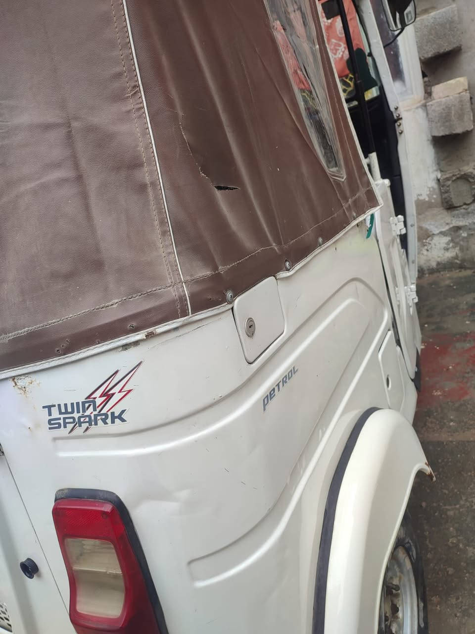 السلام عليكم ورحمة الله وبركاته تكتك ٢٠٢١ للبيع او مراوس ب١٩ او ١٨ كون نضيفه التكتك خير من الله مكفولة لا تنقيص ولا تبخير لان مداريها بالدهن كل يوم جمعه وما متعوبه معمر بس دوس رقم وسنويه انكليزي بأسمي شرط التحويل السعر ٧٦٠٠ وبيها مجال حك الجية متواجد واتساب واتصال ***********
