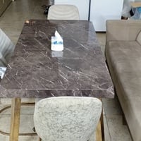 ميز طعام مع أربعة كراسي مخمل اوف وايت مستعمل نظيف جدا  السعر 250 ألف د...