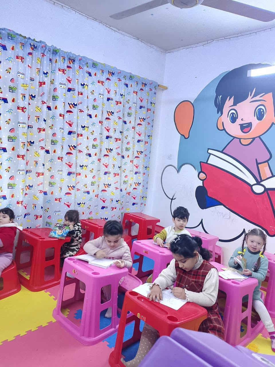 مرحبا جميعا 

يسرنا اعلامكم بكل حب عن نظام شهر رمضان المبارك أعاده الله عليكم بالخير واليمن والبركات 

الشفت الصباحي 
يكون في الروضه من الساعه ب7:30 صباحا 
إلى الساعه 3:00 ظهراً

الشفت المسائي 
يكون من الساعه 6:30 مساءا 
الى الساعه 11:30 مساءا 

عندج طلعه في رمضان وحايره وين تخلين طفلج 
روضه مجالسه براعم المستقبل مكان الطفل الآمن😍
( العاب داخلية للأطفال 
مع خدمة مجالسة الأطفال ) 
مع وجود نظام تعليمي 
🤸🛝🎪⚽️🏈🎨🎊🥁

*  يتوفر اشتراك ساعات و يوم مفتوح و  شهري صباحي/مسائي 

*يتوفر نظام كامرات اونلاين للأهل لغرض مراقبه الطفل عن بعد

* يتوفر منام خاص للأطفال 

 * نستقبل الأطفال من عمر اقل سنه الى 7 سنوات 

 

العنوان:- العطيفيه شارع الدامرجي
داخل فرع مولده امير الشمري 
اوقات الدوام من ساعه ٧ ص الى ساعه 8 مساء 

*********** ❤️
