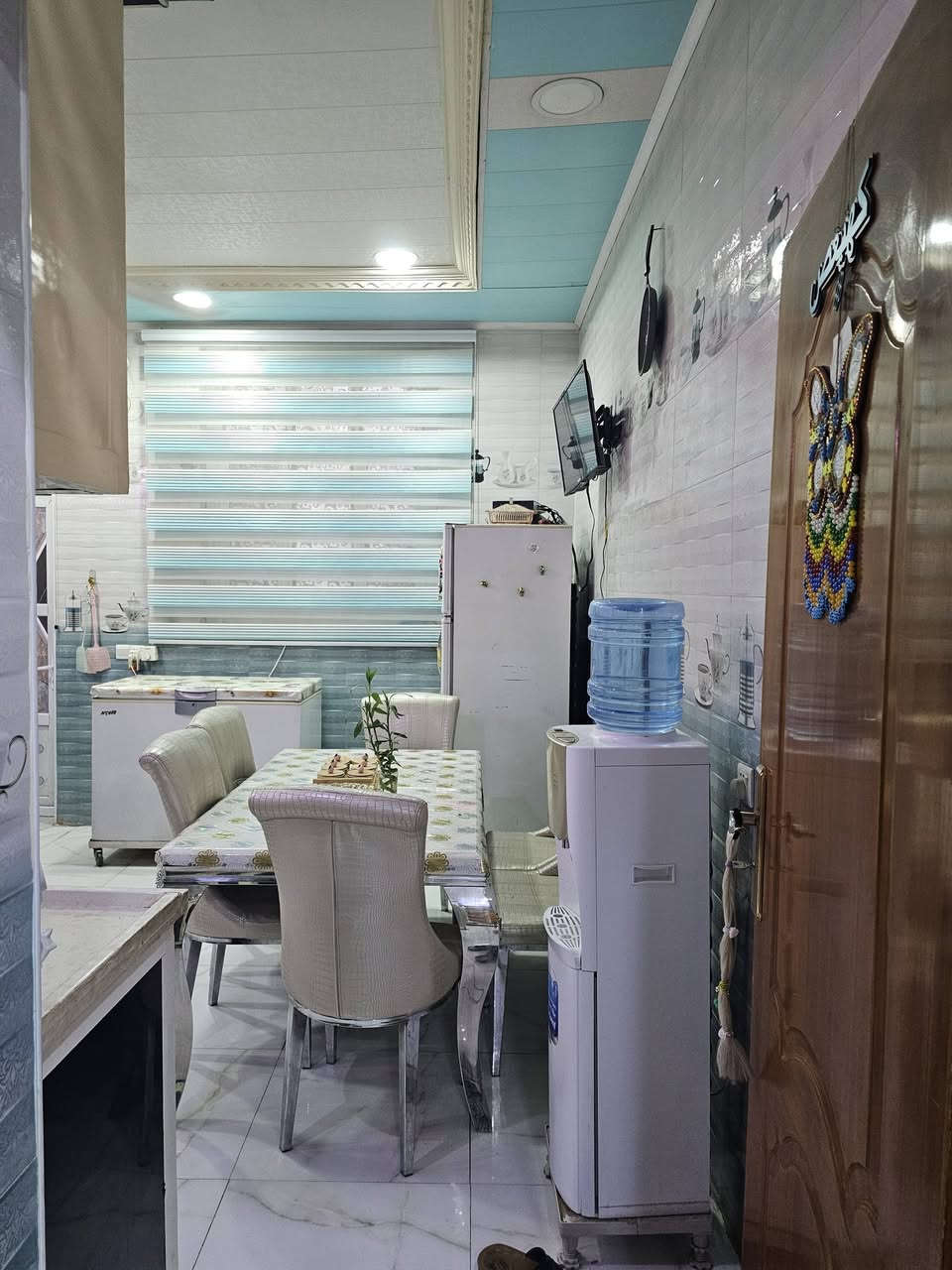 دار للبيع

بناء حديث المساحة٢٠٠م يحتوي على غرفتين نوم،مطبخ،صالة،كليدور،صحيات داخليه وخارجية،بيتونه
البيت كامل من كل شي مبي اي نقص

الموقع//حي الاساتذه تدخله من شارع الكرينات البيت قريب ع الشارع خدمات كاملة

السعر:٣١٠ بدون اثاث و٣٢٥ مع الأثاث 

للاستفسار:***********
***********
مكتب الزركاني للعقار 
بيع_شراء_تعقيب
شارع ٨٠ قرب القبة الذهبية
