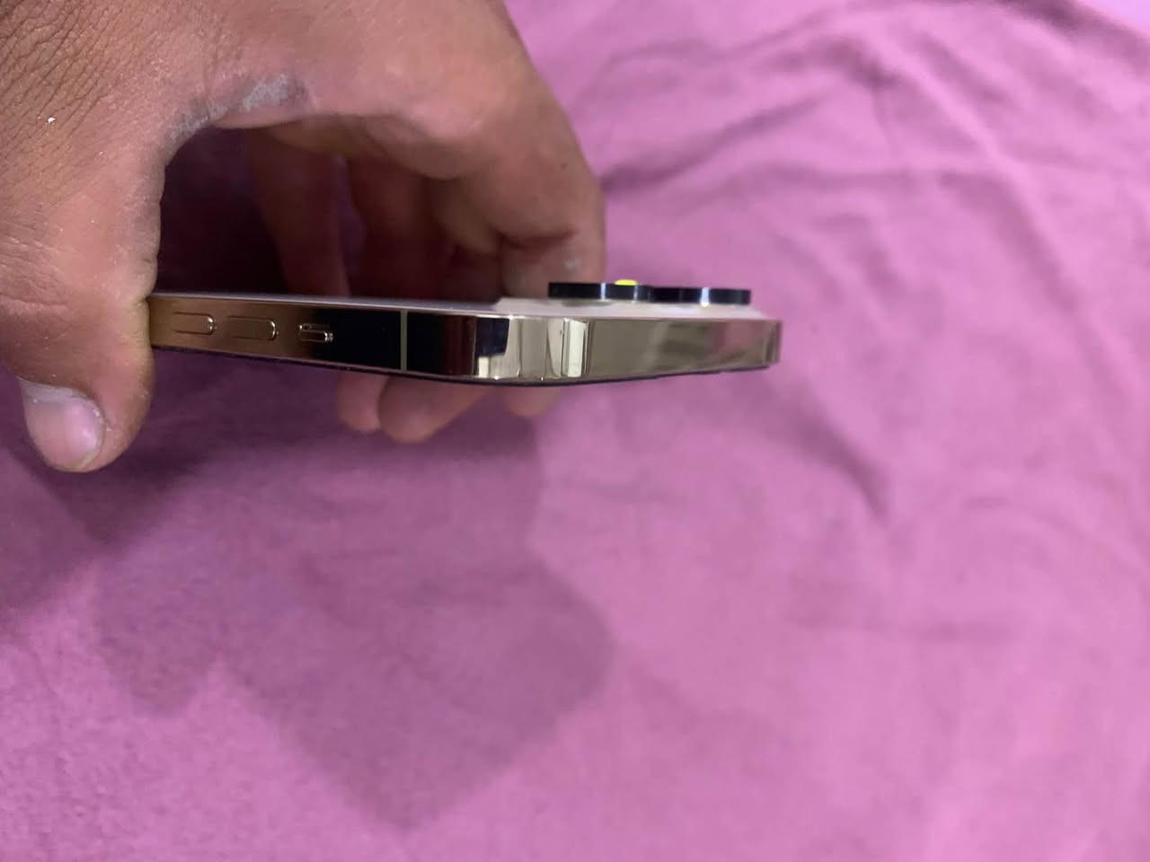 ايفون 13برو ماكس ذهبي ذاكره 256 بطاريه 88 جهاز وتر بروف تاخذه من باب لبيت كارتونته ويا بغداد ابو غريب توصيل ماعندي (670 ) ***********/***********
