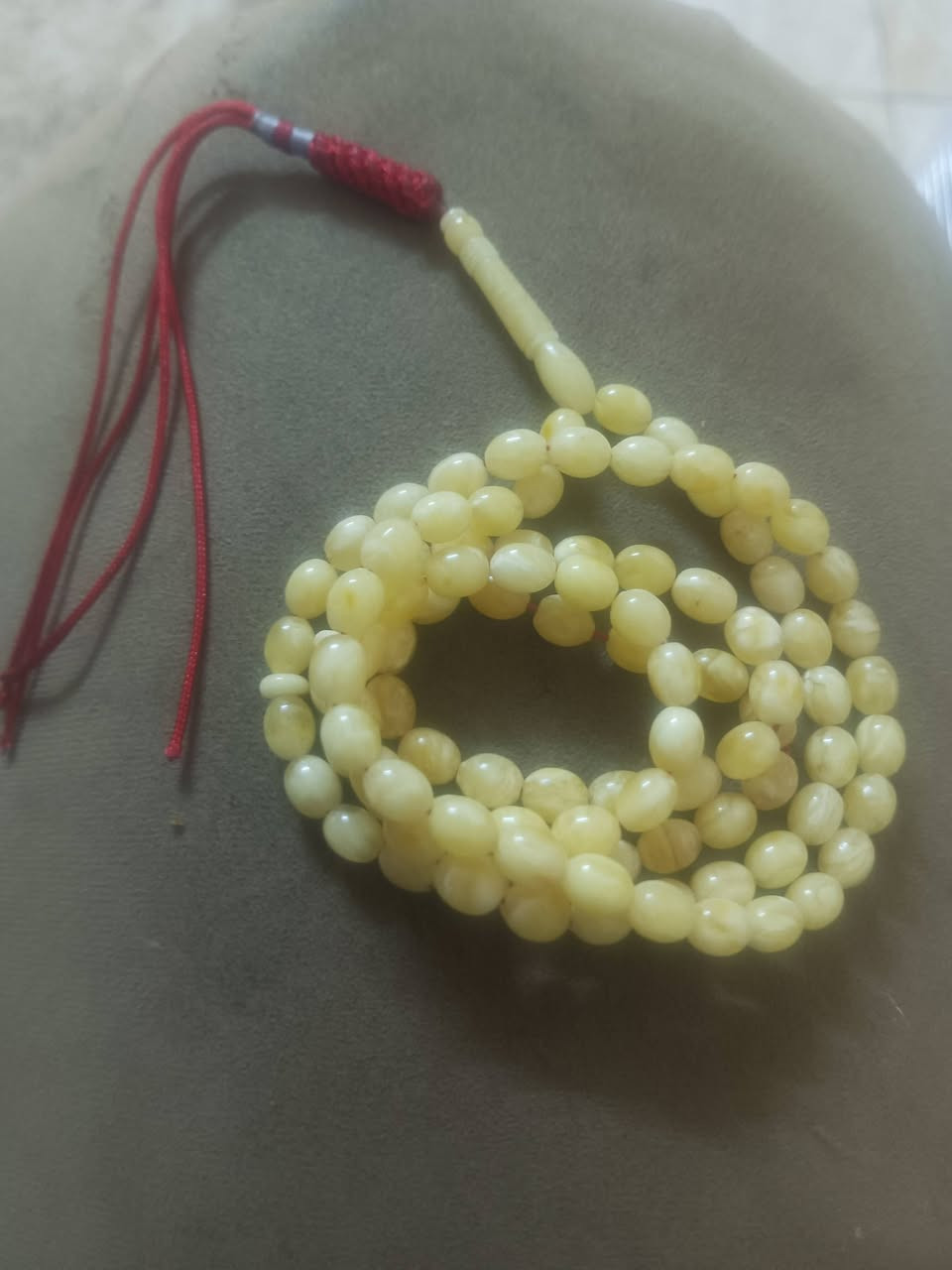 سبح ثنين للبيع الاولى كهرب روسي حر طبيعي قديم قطعه نادرة صعب تتوفر وزنها 80 غرام والثانية بولوني حر طبيعي 101للاستفسار ***********
