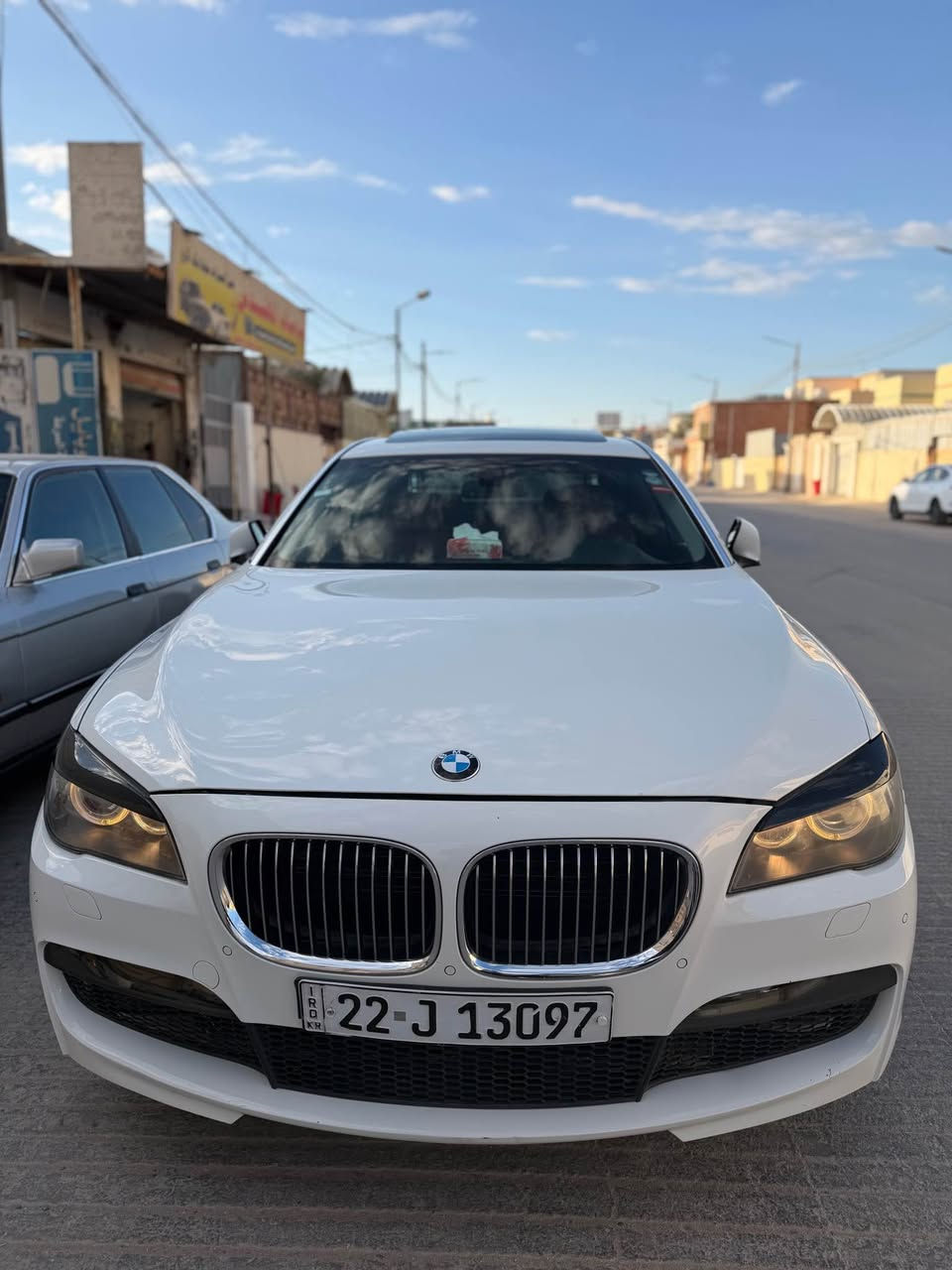 سلام عليكم خليجي وكالة العروش  BMW740 f02 للبيع السيارة مصروف عليها جديدة ونضيفة وحدادية جديدة كير مكينة بلادية  داعمية M بيبان شفط شاشة حساسات كامرة رادار السيارة جديدة ونضيفة وترايك للمريخ بيها خمس قطع صبغ بدون اي ضربة جان شخوط بيها واضحة وصبغتها ويل 19توسايز لو الداخل برغندي شاشات خلفية شغالة تبريد ثلج كلشي شغال بيها على وضع الشركة بس  للتوضيح السيارة بدون اي ضربة السعر 158وبيها مجال مكاني نجف قرية الغدير 
الرقم *********** النجف, العراق
