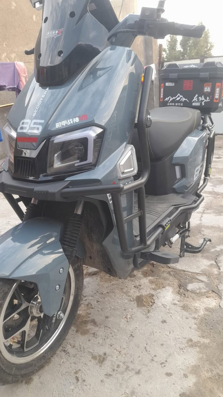 دراجه شحن
سرعه 85
تمشيك 60كيلو للشحنه الوحده 
6بطاريه ملف 2000
الدراجه جديده بصمه عدد ثنين 
قفل ستيرن  4سرع صارله شهر عندي 
الدرجه ضخمه واحله من الصور   السعر مليون و 50الف بيه مجال قليل  مكاني تقاطع درويش شهداء السيديه ***********
