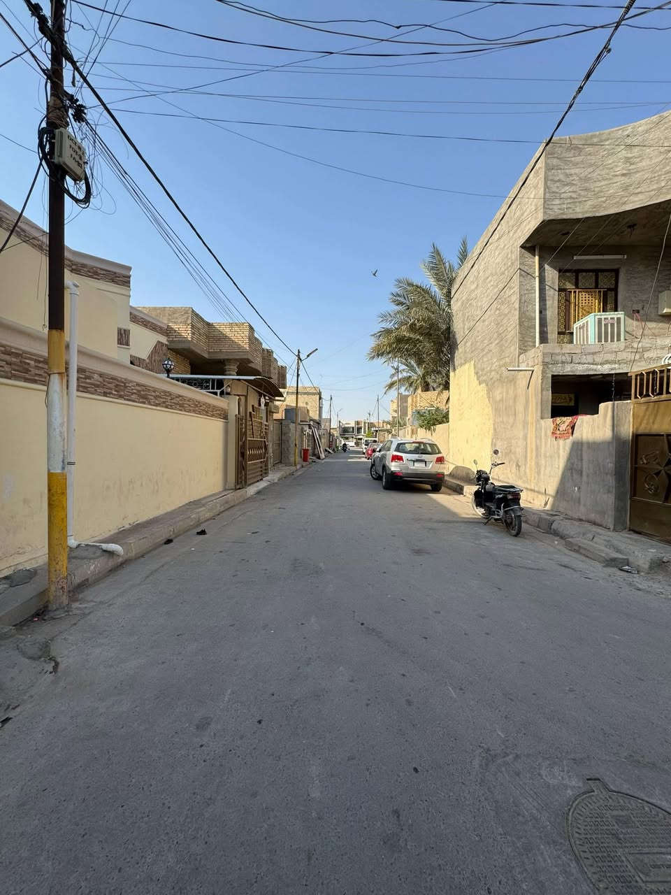 🏠 بيت للبيع في الفلوجه - حي التأميم 🏠
الموقع المميز: حي التأميم، بالقرب من جامع أحمد بن حنبل.
المواصفات الفنية:
• المساحة: 220 متر مربع.
• الأبعاد: الواجهة 11 متر × النزال 20 متر.
• الشارع: بعرض 8 متر.
التصميم الداخلي:
• 5 غرف نوم واسعة.
• استقبال مريح + صالتين.
• مطبخ (نظام حار وبارد).
• 3 مجموعات صحية + 2 منور لتهوية وإنارة طبيعية ممتازة.
💰 السعر: 193 مليون دينار عراقي (قابل للتفاوض).
📞 للتواصل المباشر:
***********
***********
***********
وسيطكم العقاري – أبو ميلان

📲 تابعني للمزيد من العروض اليومية المميزة
