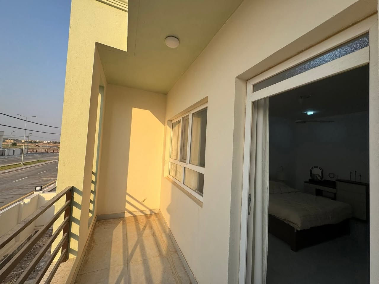 🏘️عرض مناسب جداً دار  في مجمع المرتضى السكني 
 مرحلة اولى جاهز للسكن "مشمول في المصرف العقاري" 
الواصل 59  اقصآد للمصرف 335 الف شهر 
تفاصيل 160متر 
طابقين 3 غرف نوم صحيات عدد 4 استقبال وكراج وحديقة

📞 للاستفسار والتفاصيل:
📱 واتساب / اتصال: ***********
📱 اتصال: ***********

◾ عنوان المكتب:
الأميرات القديمة، مقابل مجمع كرار، مجاور مجموعات شركات السدير للصيرفة، مقابل بوابة الثانيه للمدخل الأميرات 1 
🏢 [مكتب الأمل للوساطة العقارية]
نستقبل كافة عروضكم في المجمعات السكنية، العرصات، النقابات، والأحياء
