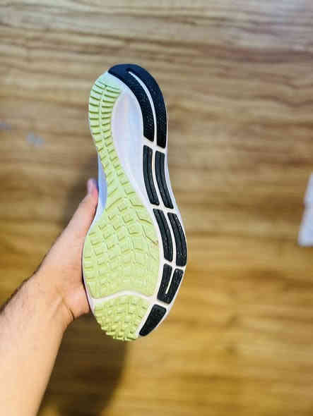 نايك زوم 
باله امريكي اصلي 
قياس 44.5
طول القدم 28.5
النظافه 100.100
توصيل جميع المحافظات 
للحجز واتساب 
***********
