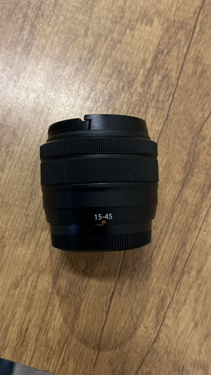 📸 للبيع: بكج احترافي متكامل - Fujifilm X-T50 مع عدستين
للبيع كاميرا Fujifilm X-T50 (اللون الفضي والأسود المميز) بحالة ممتازة شبه جديدة، مع عدستين أساسيتين لتغطية كافة أنواع التصوير (الفوتوغرافي والفيديو والسينمائي).

🔹 الملحقات المشمولة في العرض:

 البدي (Body): كاميرا Fujifilm X-T50 الاستثنائية بمستشعر قوي ومعالج حديث، تدعم تصوير الفيديو عالي الدقة وأنماط محاكاة الأفلام (Film Simulations) الشهيرة مباشرة من الطارة العلوية.

 العدسة الأولى: عدسة زووم خفيفة وسريعة Fujifilm 15-45mm (مثالية لتصوير الفلوغات، الزوايا الواسعة، والتنقل اليومي).

 العدسة الثانية: عدسة زووم سينمائية احترافية Fujifilm 18-120mm (Zoom/Focus Control) بمحرك زووم كهربائي ناعم جداً، مثالية لصناع الأفلام والفيديو الاحترافي. 

الشتر ٣k كامره بعدهي جديد 
السعر 
مليونين و200 
مكاني كربلاء للتواصل خاص


**إذا كنت صاحب هذا الإعلان وتريد حذفه لأي سبب، رجاءا أرسل رسالة إلى الدعم الفني**